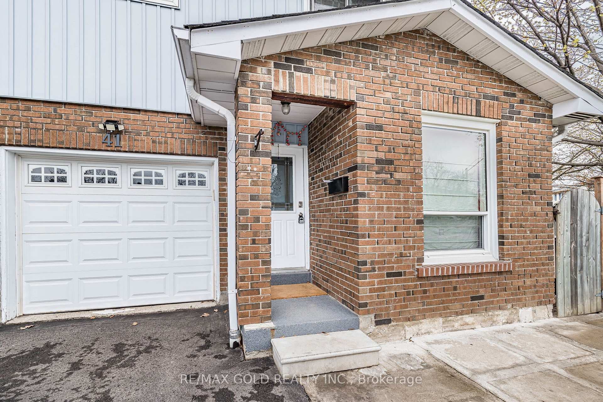 41 Simmons Boulevard - Detached photo 2 of 37 in Brampton, Ontario