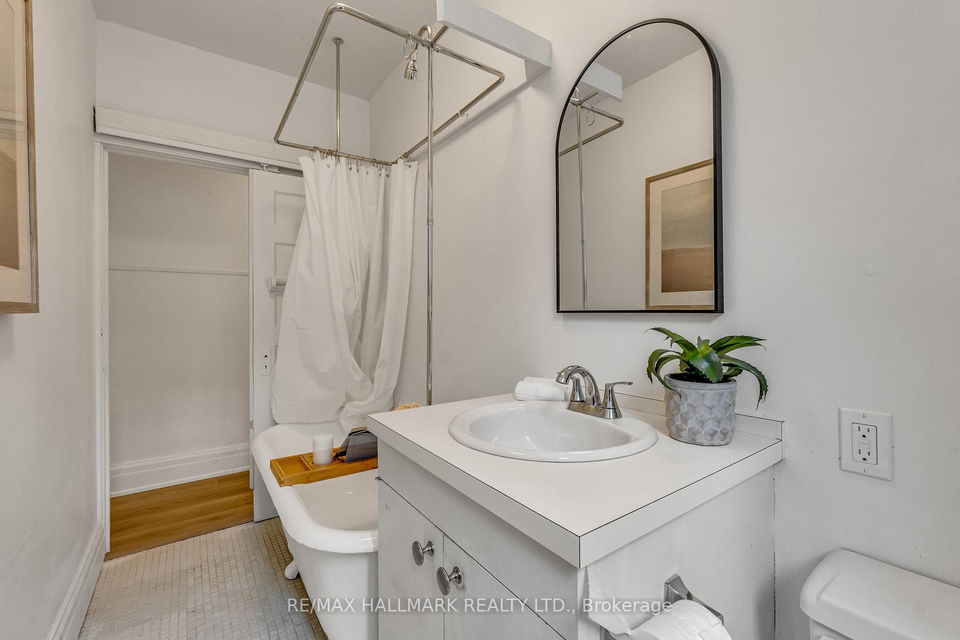 49 Ravina Crescent - Semi-Detached photo 27 of 47 in Riverdale / Leslieville, Ontario