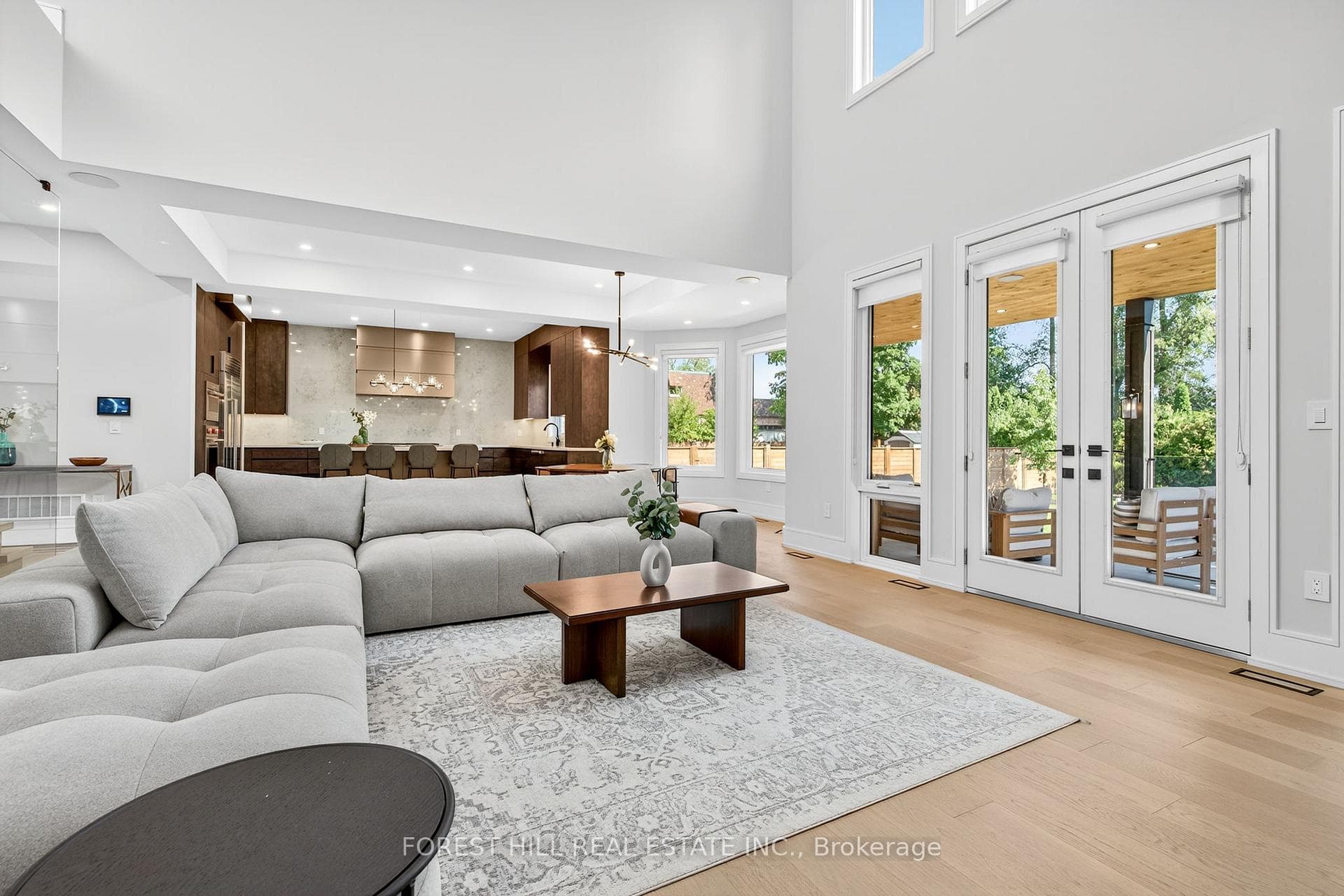 221 Morden Road - Detached photo 10 of 47 in Oakville, Ontario