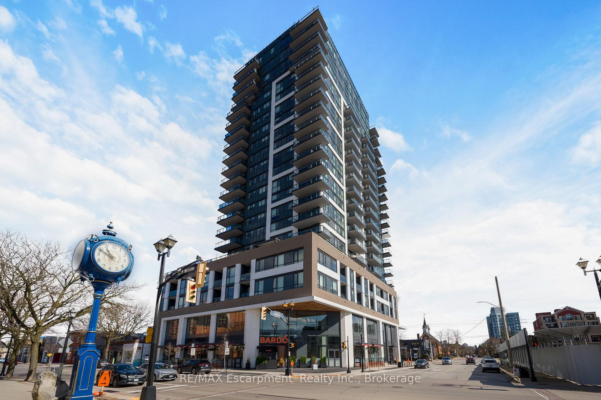 2007 James Street Unit 704 - Condo for sale in Aldershot, Ontario