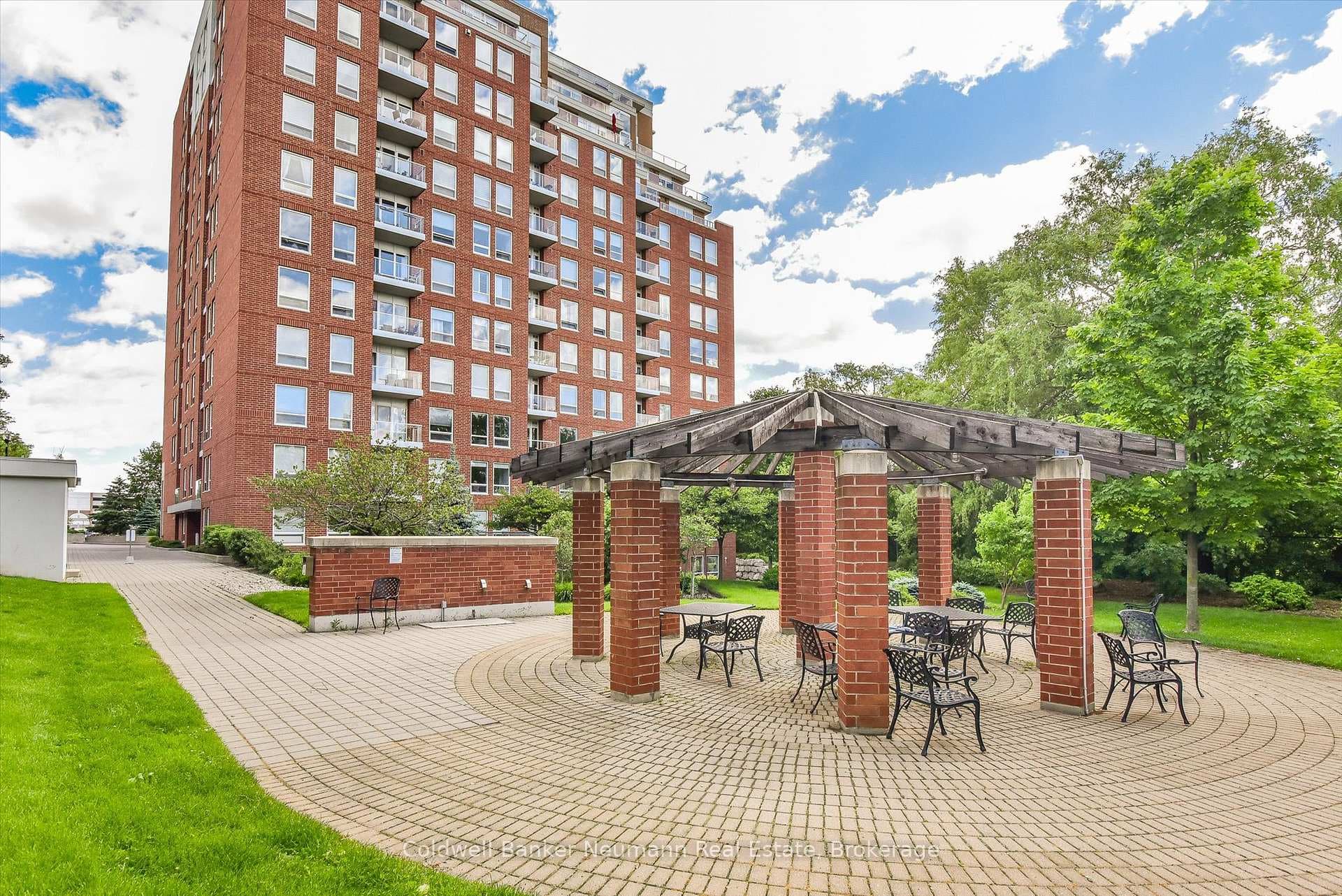 40 Old Mill Road Unit 804 - Condo photo 30 of 31 in Oakville, Ontario