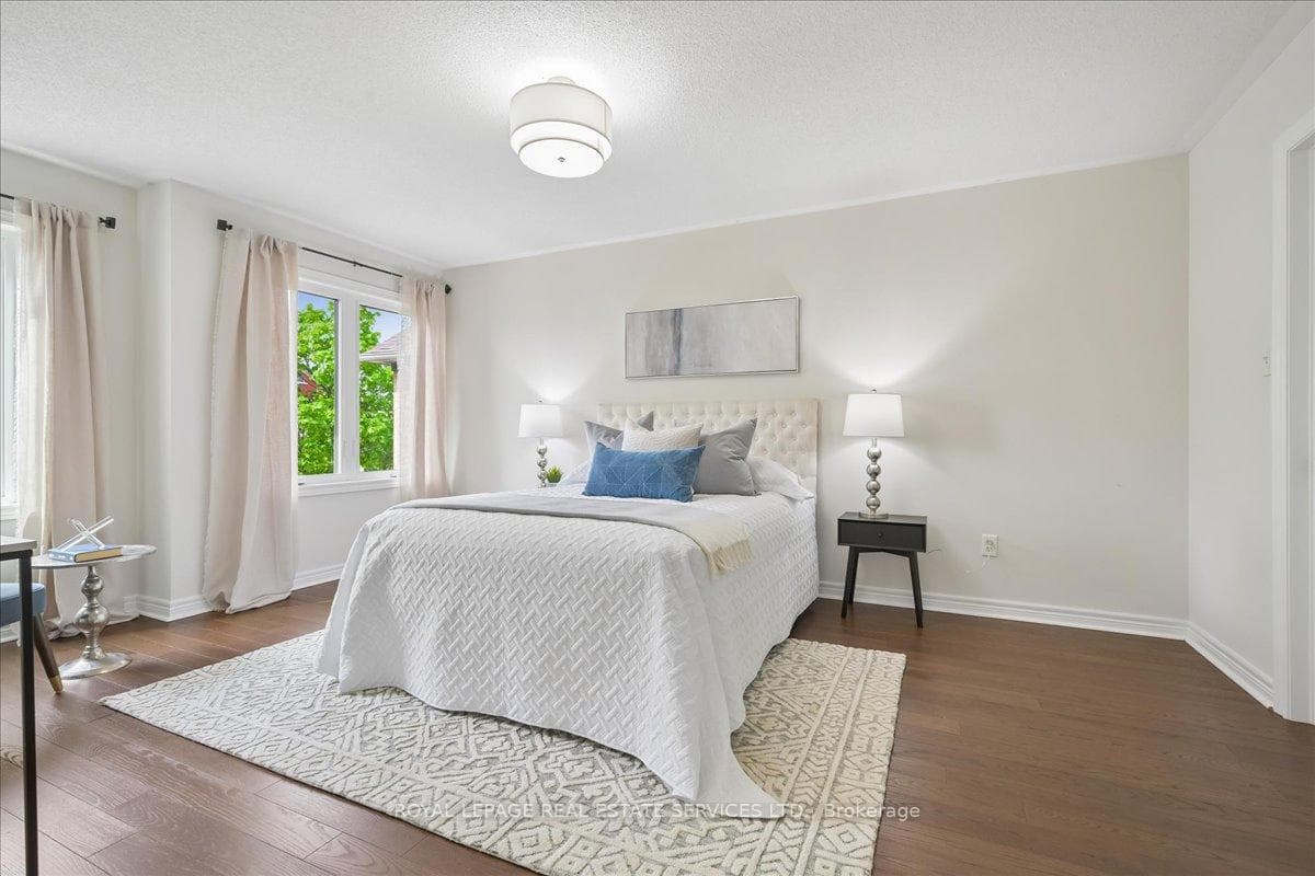 1493 Derby County Crescent - Detached photo 22 of 43 in Oakville, Ontario