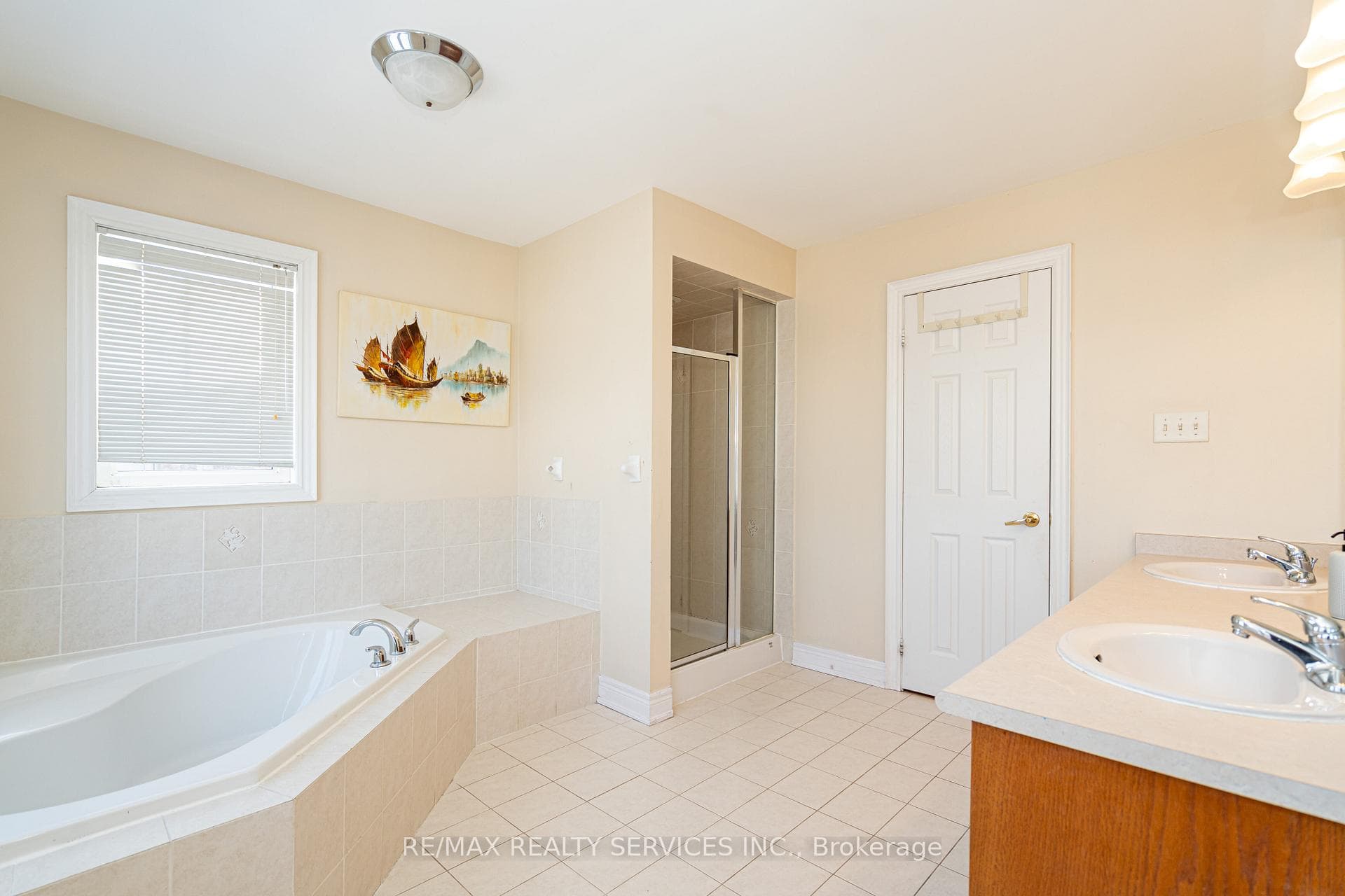 52 Mount Royal Circle - Detached photo 17 of 40 in Brampton, Ontario