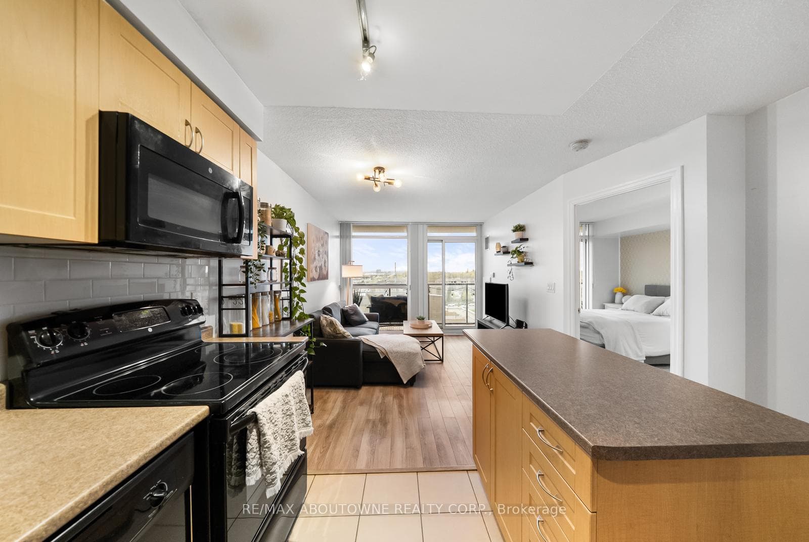 1940 Ironstone Drive Unit 808 - Condo photo 11 of 33 in Burlington, Ontario