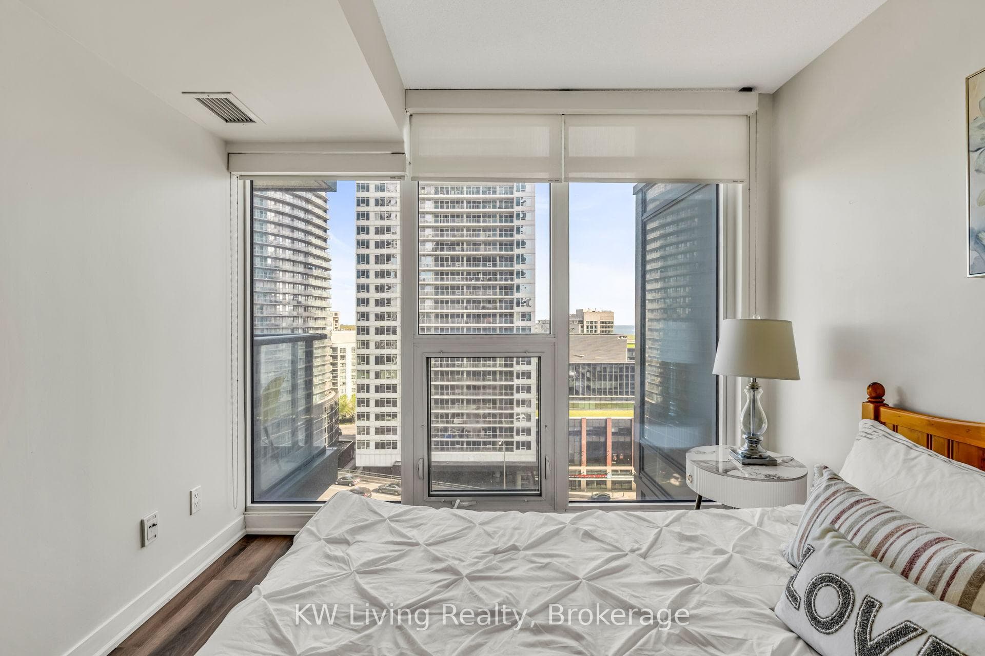 70 Queens Wharf Road Unit 1601 - Condo photo 27 of 37 in Downtown Toronto / Waterfront, Ontario