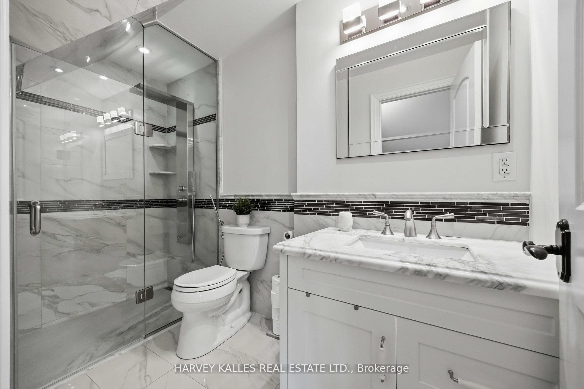 27 Ashley Park Road - Detached photo 25 of 49 in Etobicoke (Islington / Rexdale), Ontario