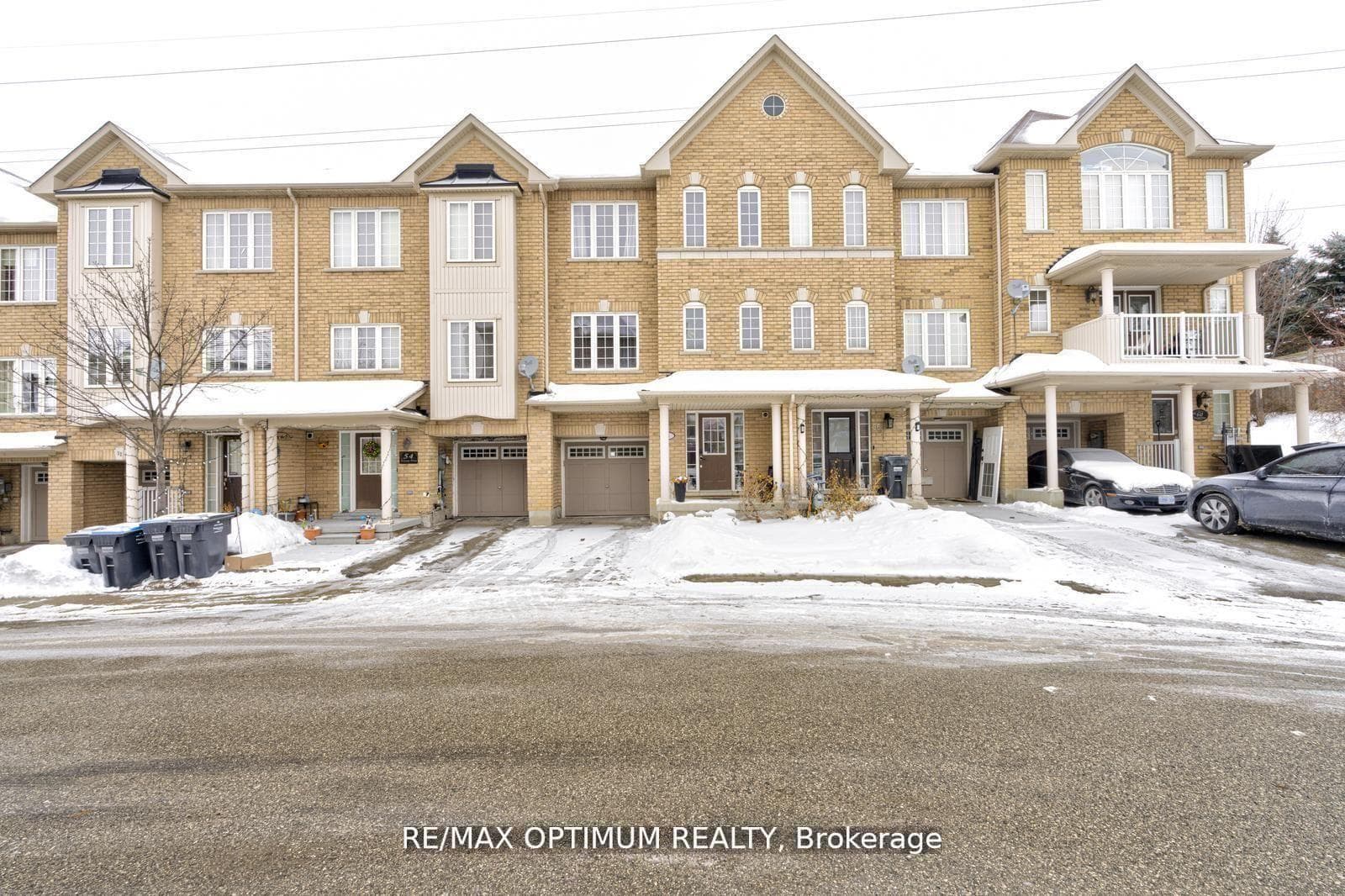 56 Arizona Drive - Townhouse for sale in Heart Lake, Ontario