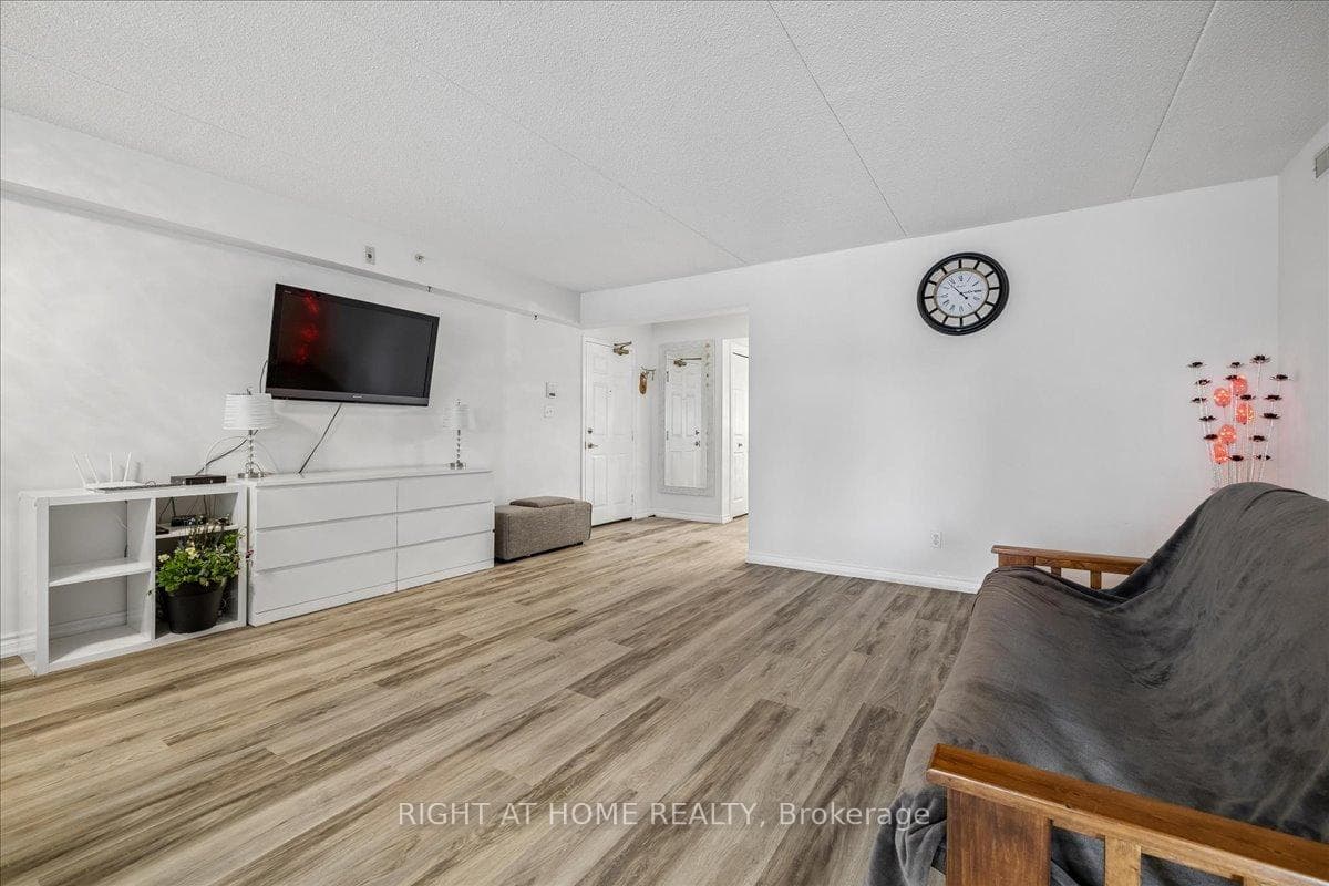 1451 Walker's Line Unit Unit # 312 - Condo photo 6 of 47 in Burlington, Ontario