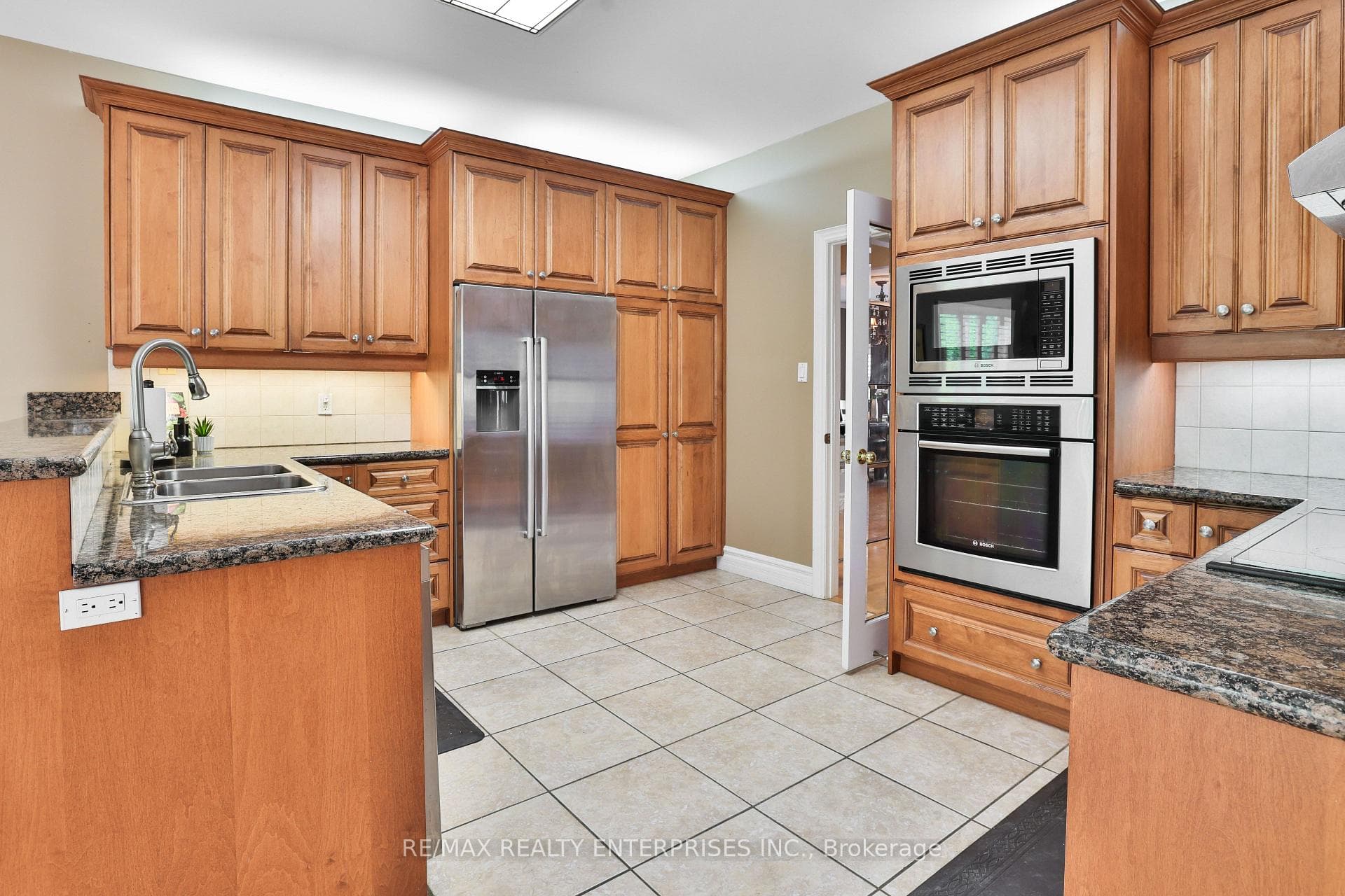 1832 Chesbro Court - Detached photo 12 of 44 in Mississauga, Ontario
