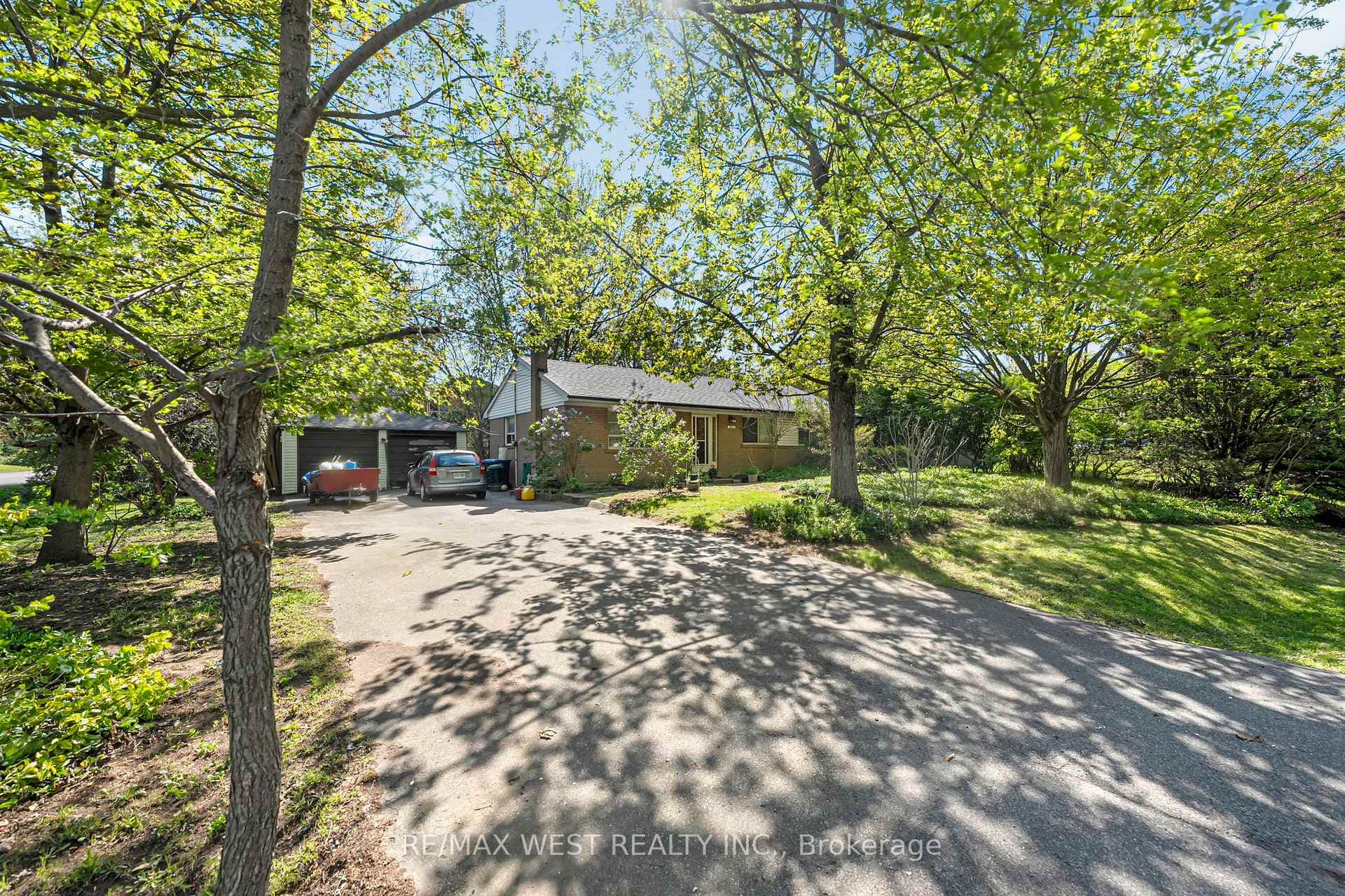 1610 Magenta Court - Detached photo 11 of 14 in Mississauga, Ontario