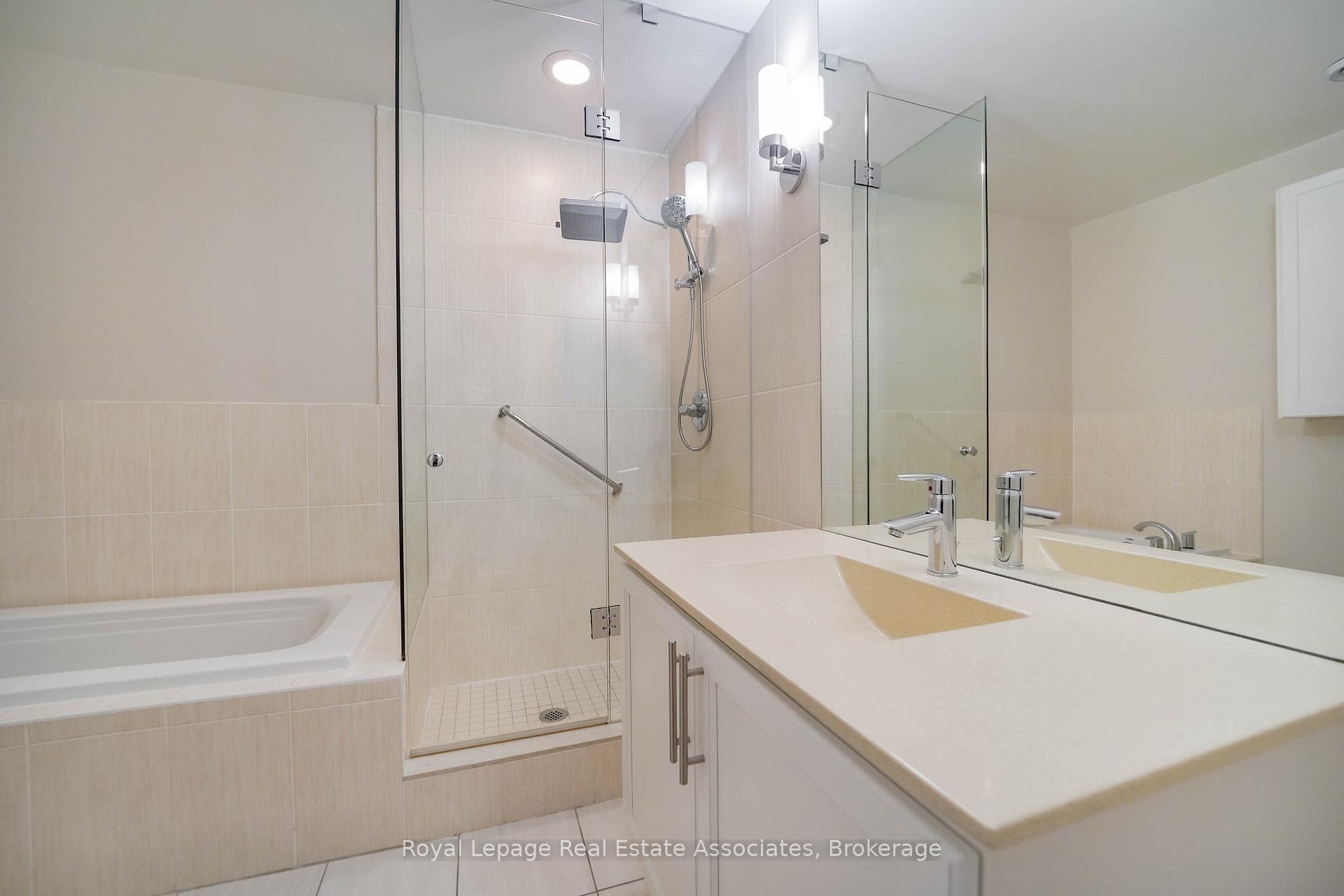 1 Hurontario Street Unit 308 - Condo photo 20 of 35 in Mississauga, Ontario