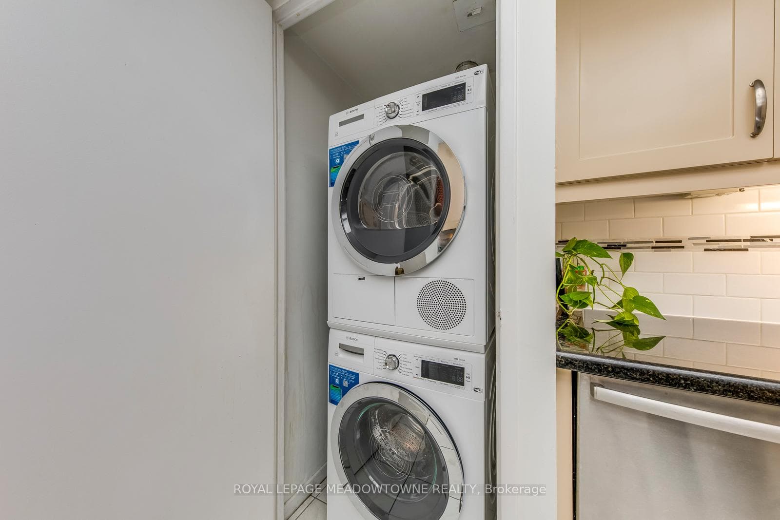 2045 Lakeshore Boulevard Unit 2011 - Condo photo 10 of 32 in Liberty Village / Parkdale / South Parkdale, Ontario