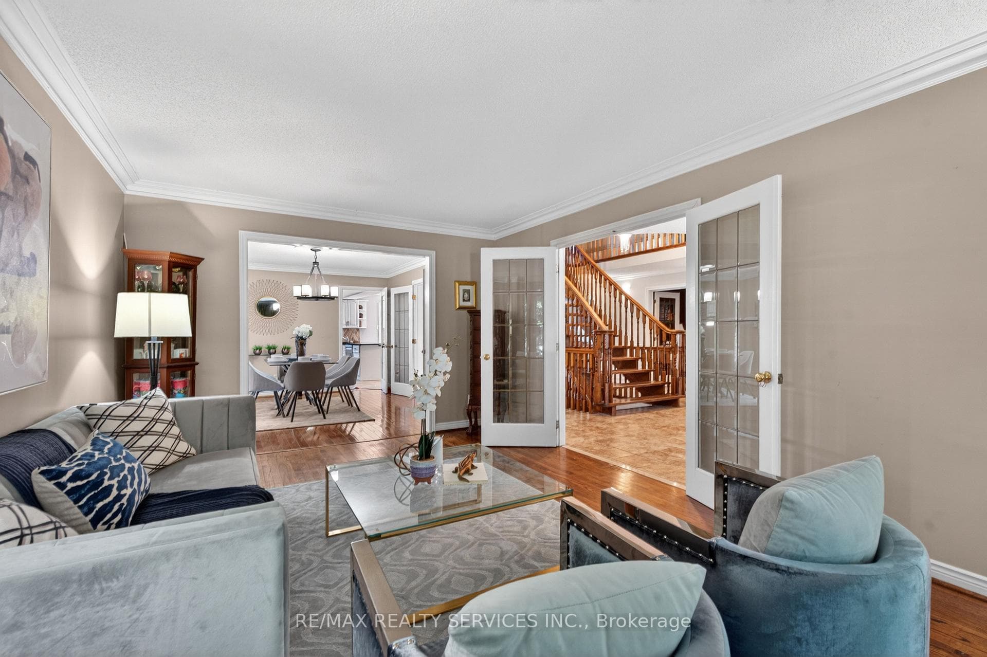 2069 Schoolmaster Circle - Detached photo 10 of 49 in Oakville, Ontario