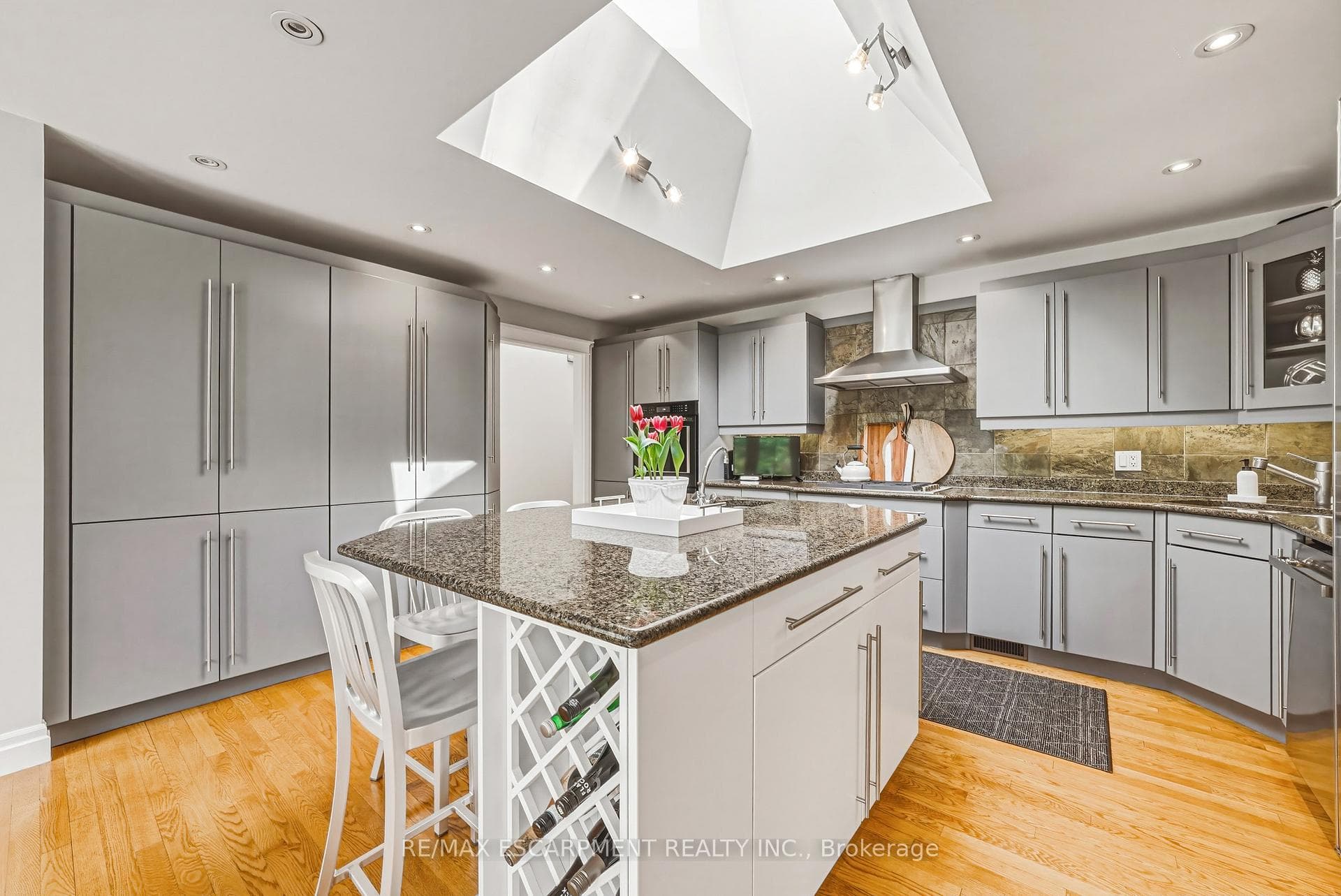 7 Colonial Crescent - Detached photo 15 of 49 in Oakville, Ontario