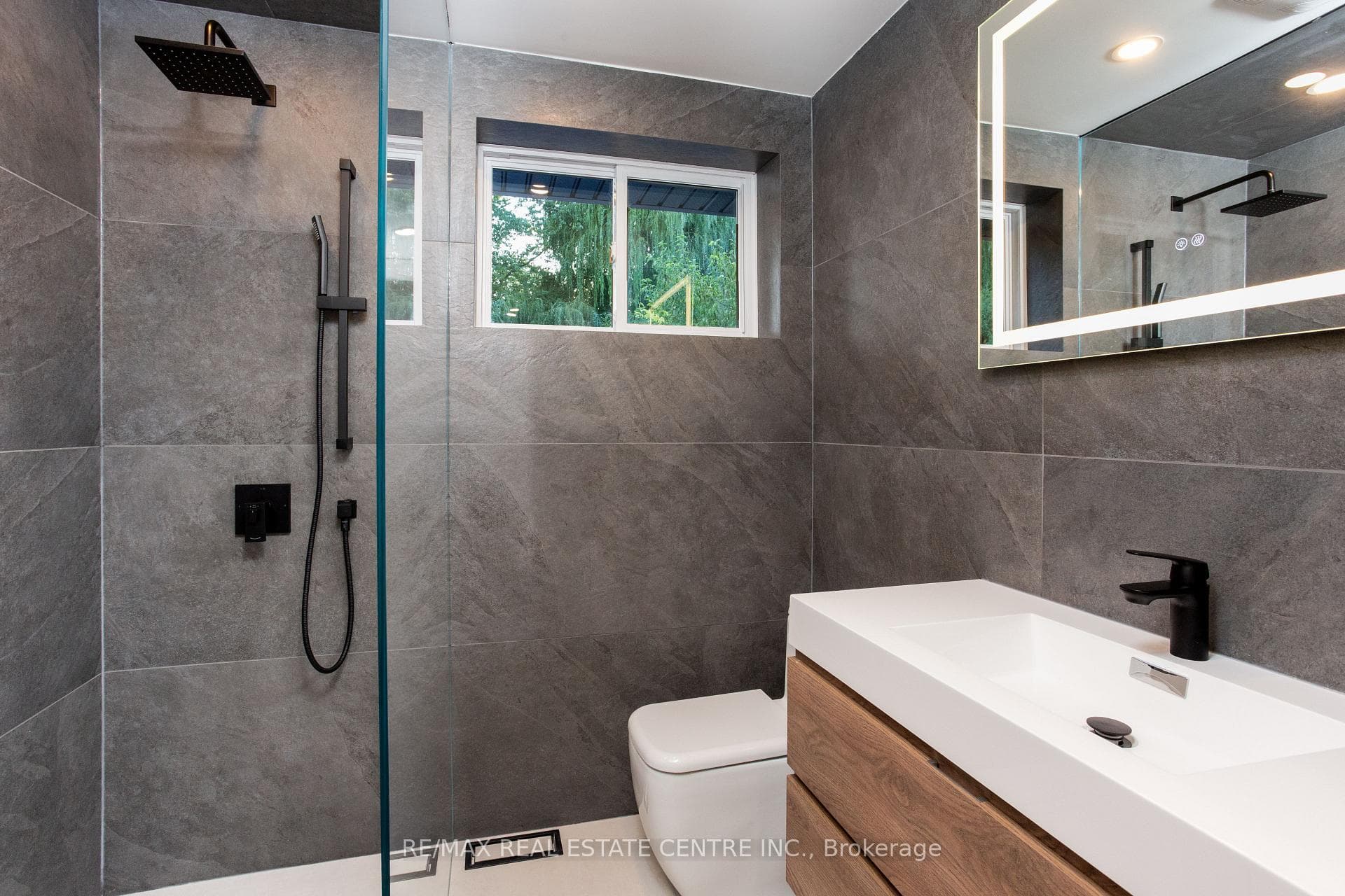 446 Willis Drive - Detached photo 13 of 35 in Oakville, Ontario