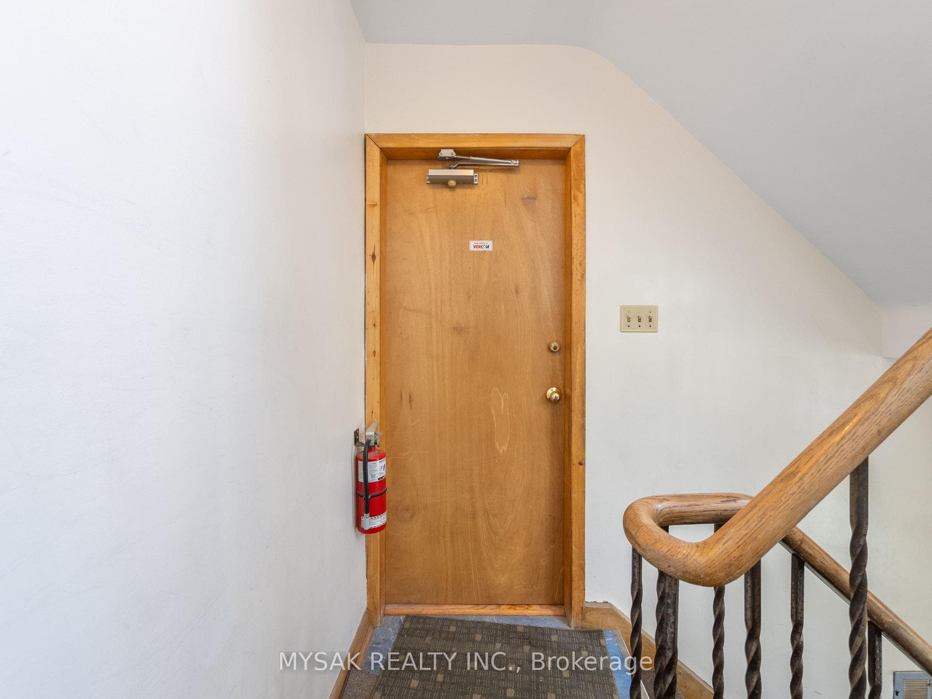 150 Park Street - Multi-Family photo 4 of 28 in Birch Cliff / Cliffside, Ontario