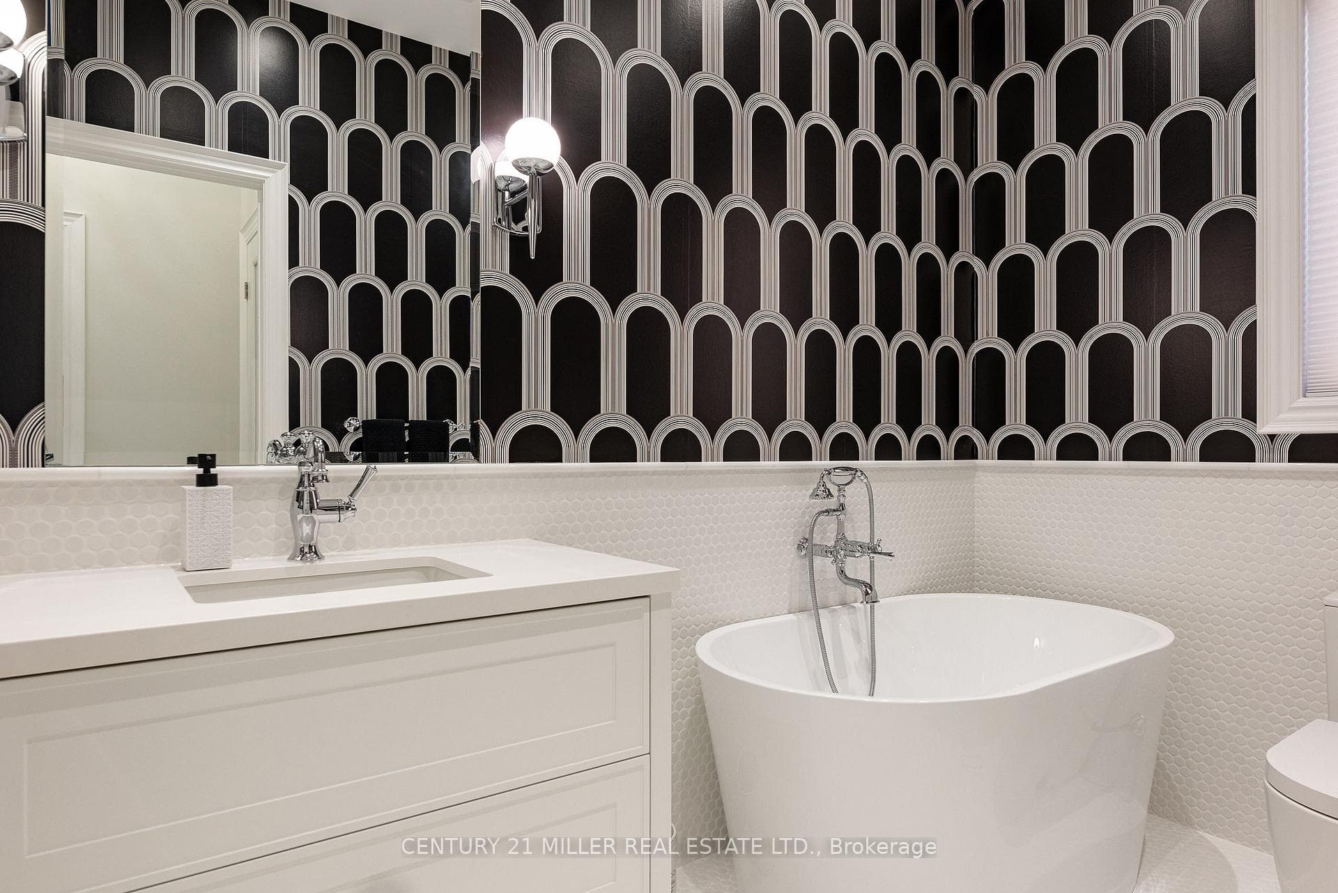 2201 Rochester Circle - Detached photo 22 of 47 in Oakville, Ontario