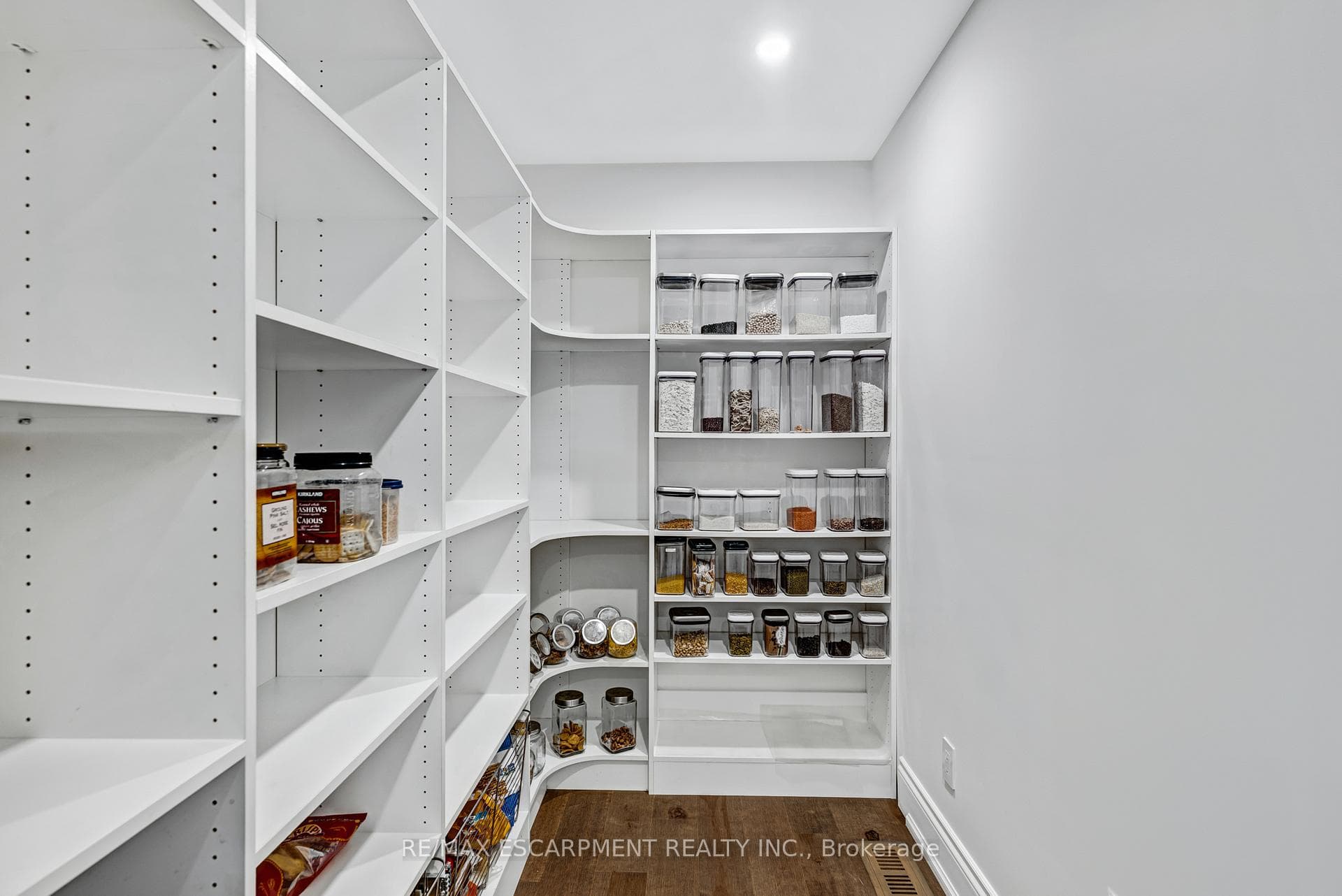 714 Atoka Drive - Detached photo 13 of 50 in Mississauga, Ontario