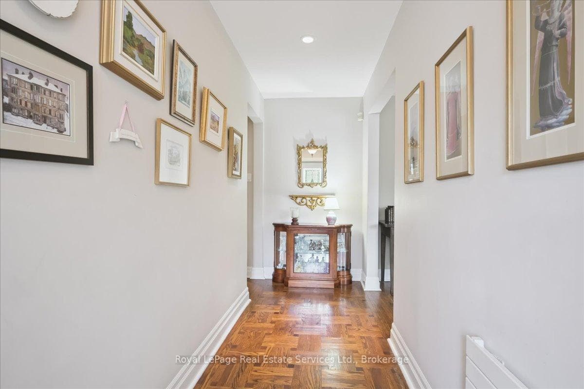 281 Pinehurst Drive - Detached photo 8 of 50 in Oakville, Ontario