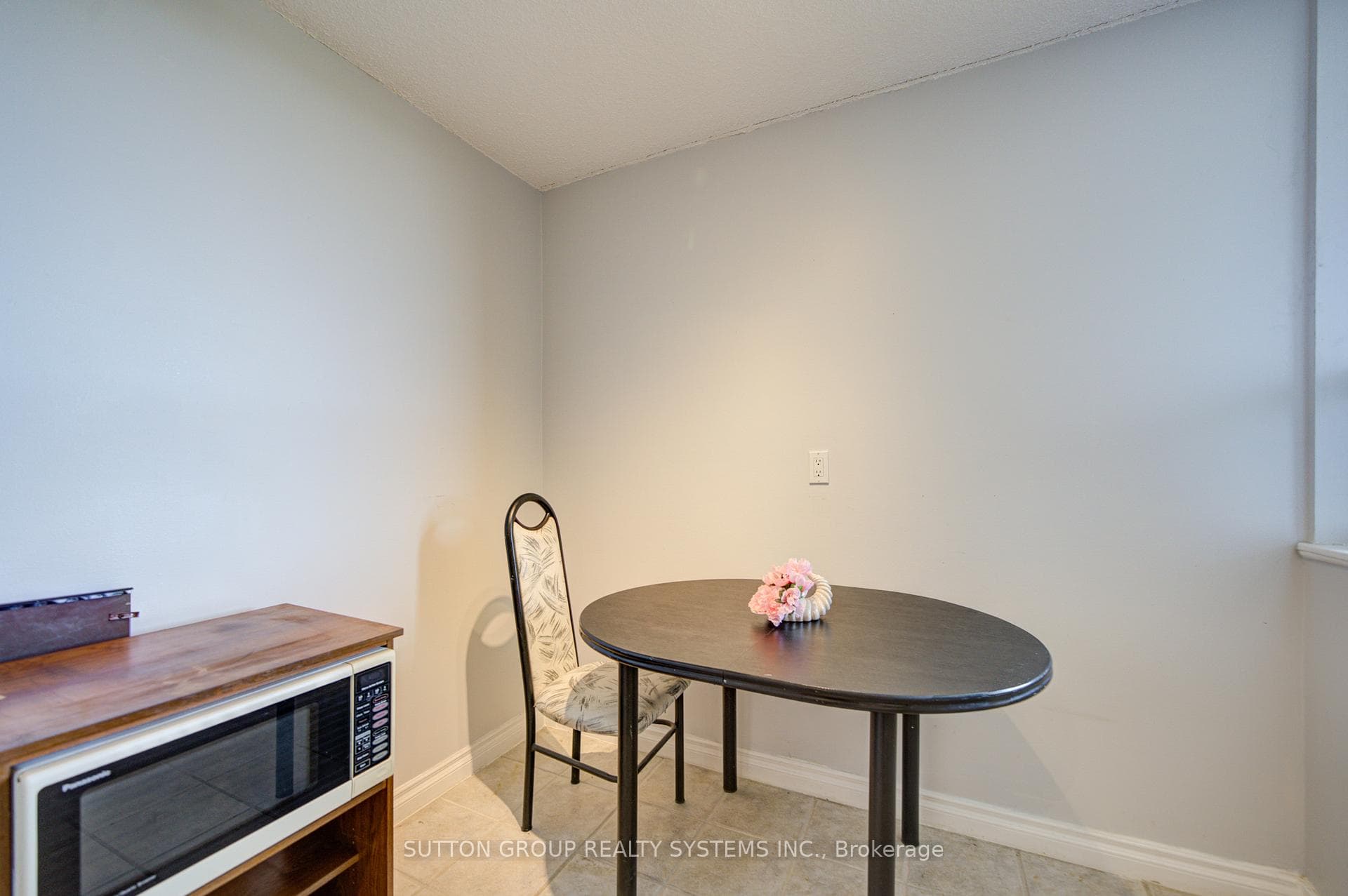 10 Muirhead Road Unit 806 - Condo photo 14 of 45 in Hillcrest Village / Bayview Village, Ontario