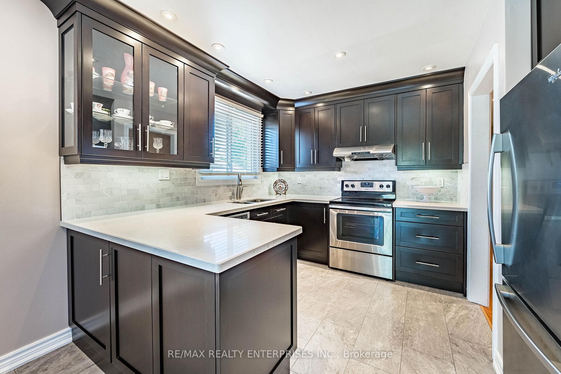 3669 Molly Avenue - Semi-Detached photo 12 of 42 in Mississauga, Ontario