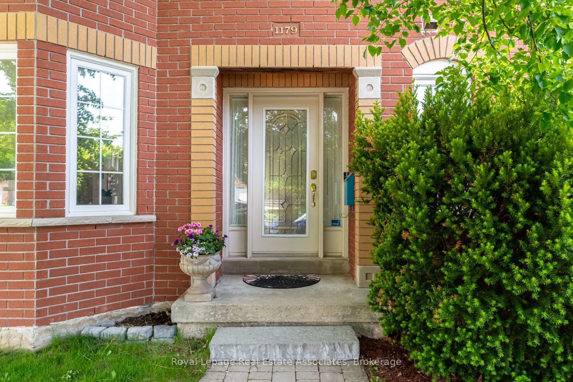 1179 Treetop Terrace - Townhouse photo 4 of 50 in Oakville, Ontario