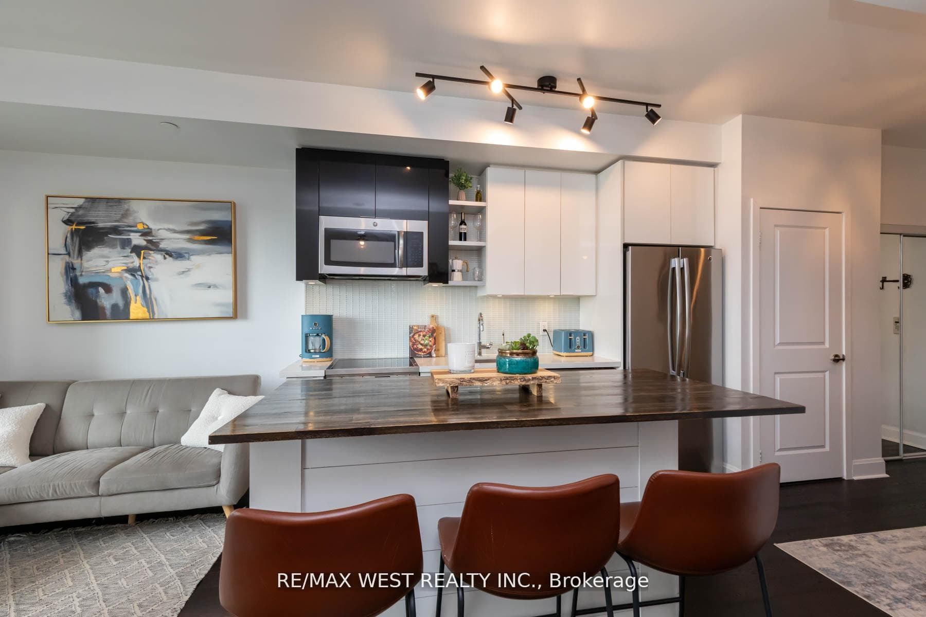 33 Shore Breeze Drive Unit 802 - Condo photo 5 of 38 in Liberty Village / Parkdale / South Parkdale, Ontario