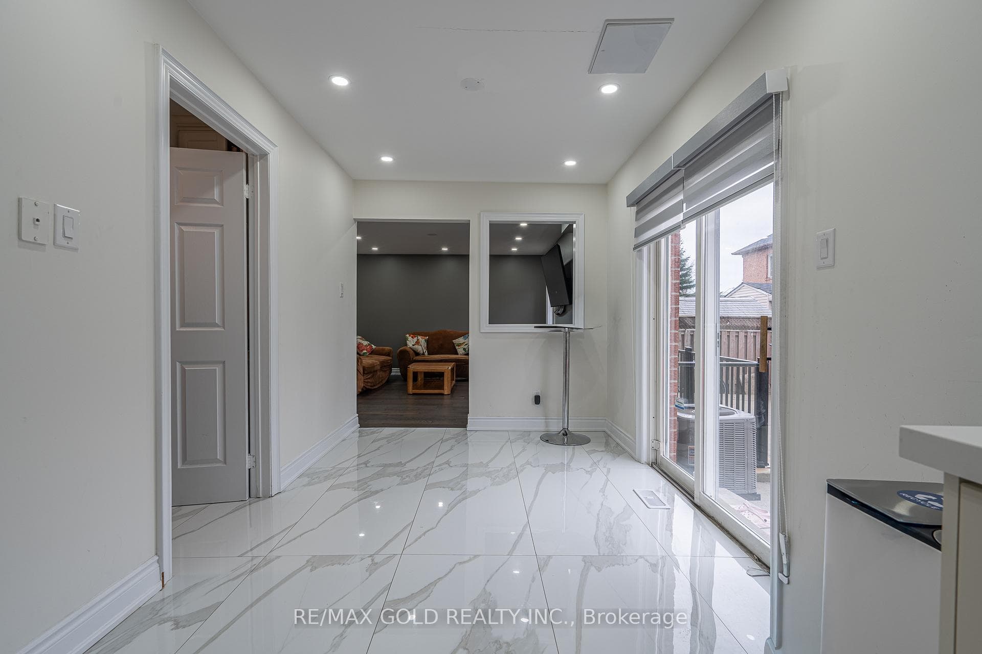 6 Meadow Glade Road - Detached photo 12 of 36 in Brampton, Ontario