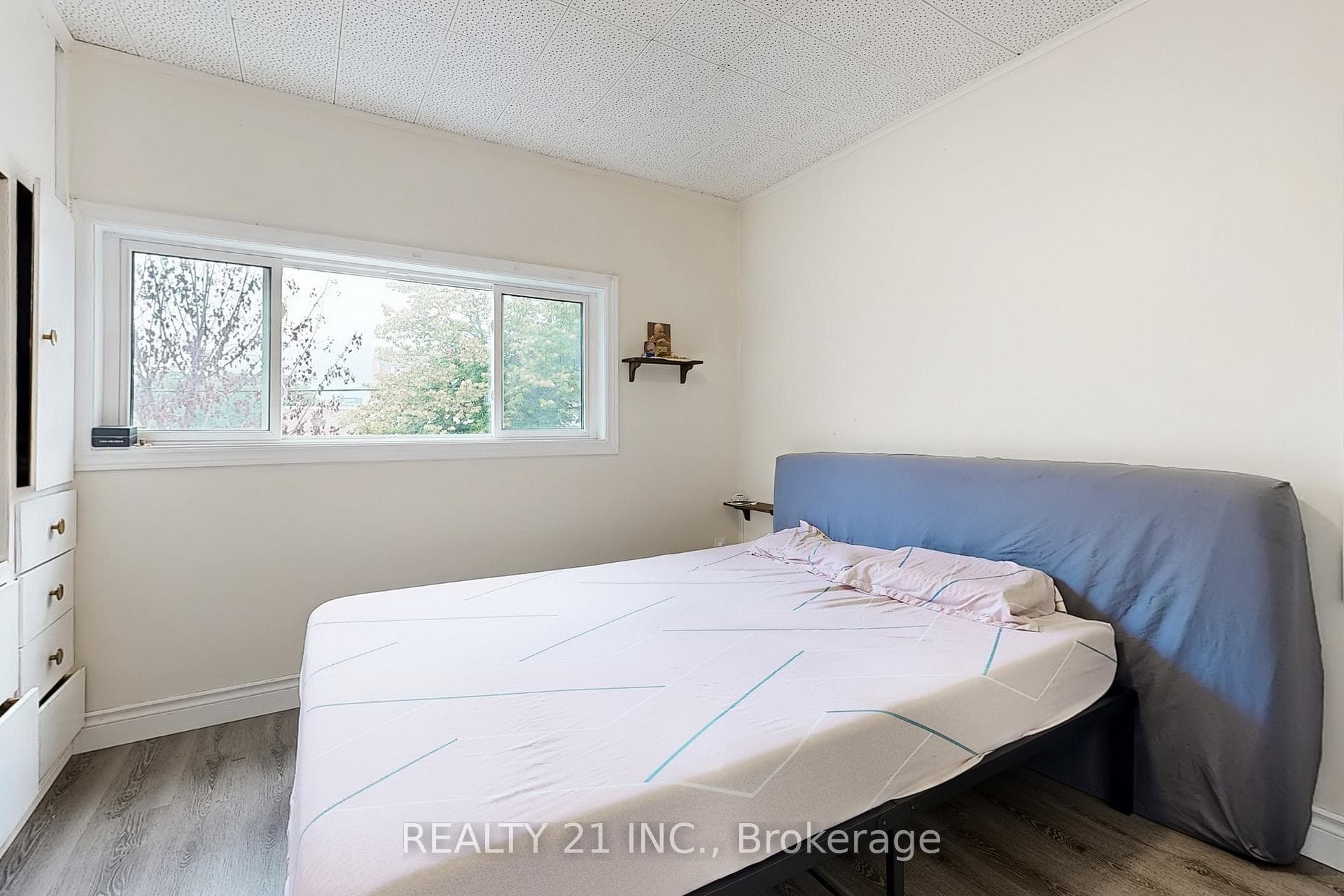 125 S Woodrow Boulevard - Detached photo 12 of 35 in Birch Cliff / Cliffside, Ontario