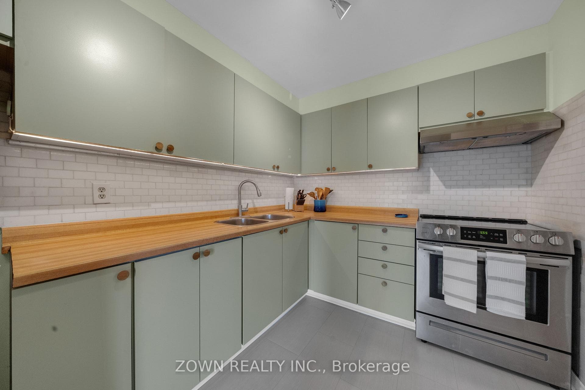 3835 Lakeshore Boulevard Unit 210 - Condo photo 19 of 36 in Liberty Village / Parkdale / South Parkdale, Ontario