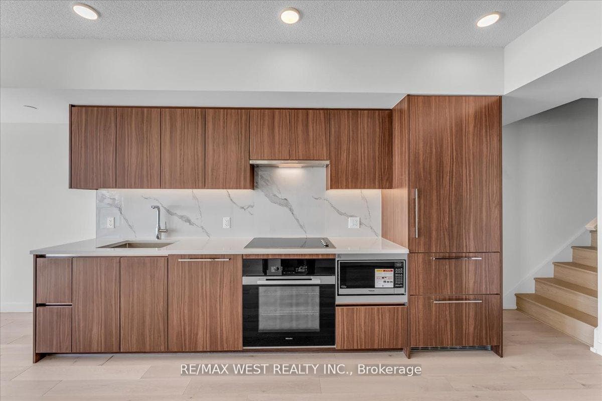 1 Concord Cityplace Way Unit 5709 - Condo photo 7 of 44 in Downtown Toronto / Waterfront, Ontario