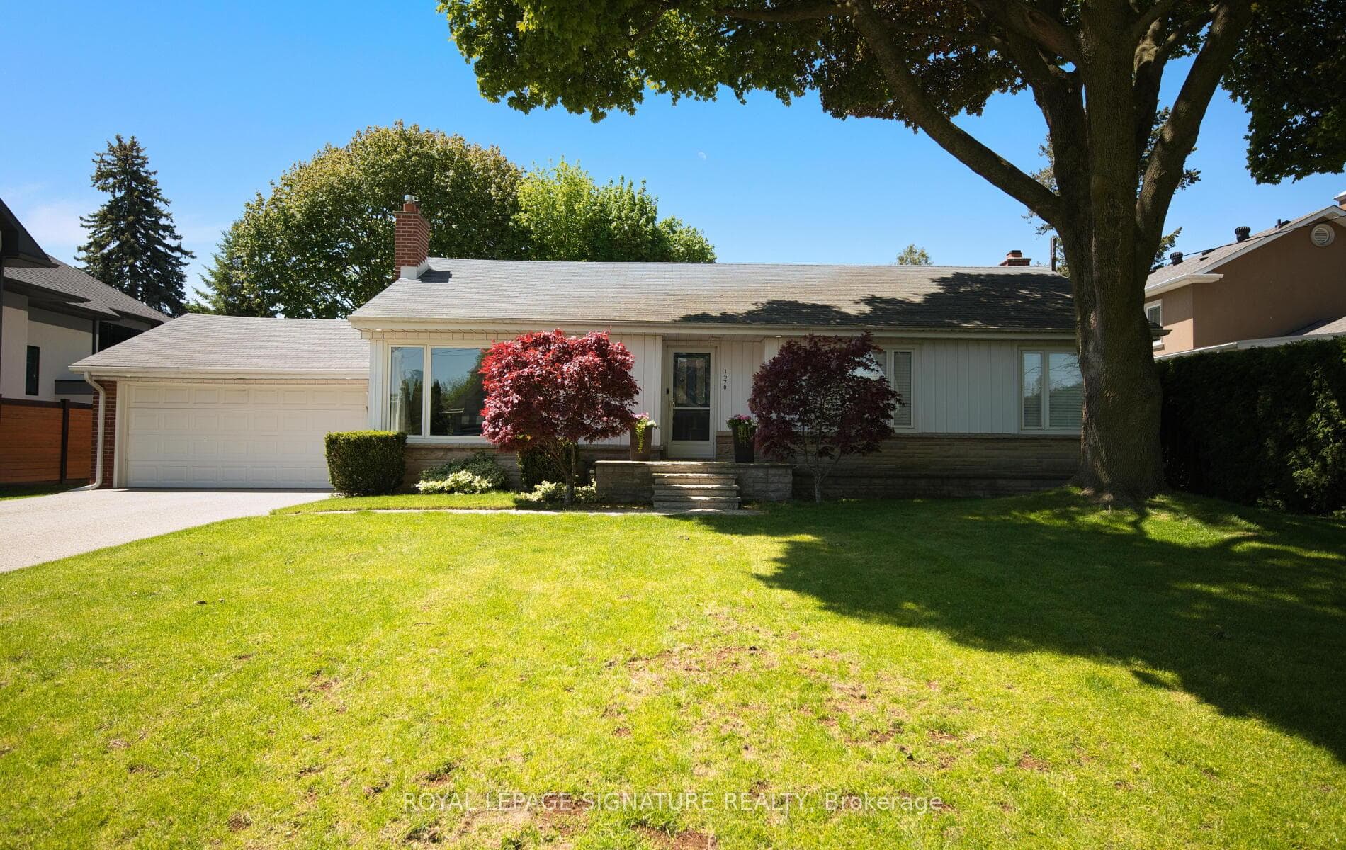 1570 Park Royale Boulevard - Detached photo 3 of 38 in Mississauga, Ontario