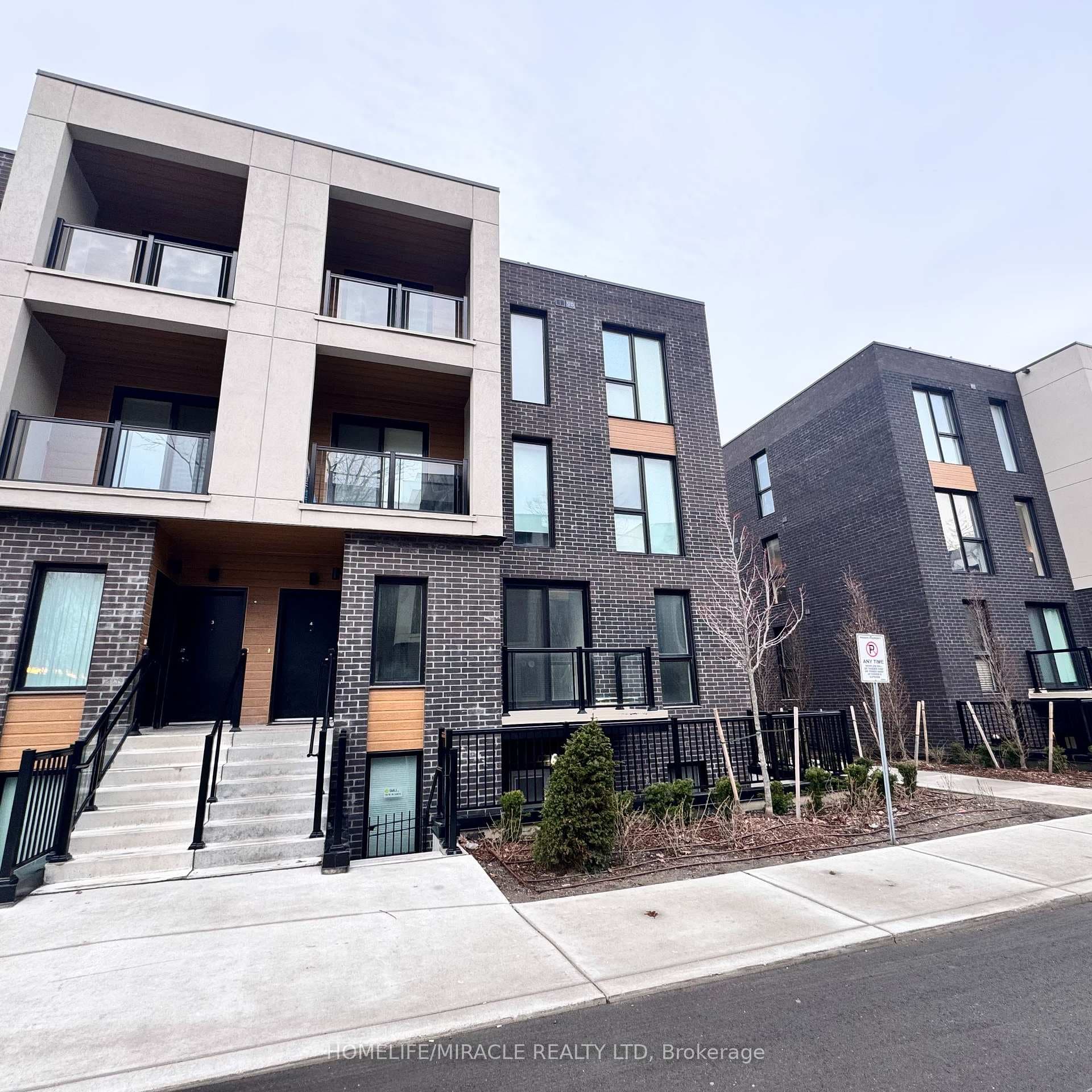 176 Clonmore Drive Unit 4 - Condo photo 1 of 8 in Birch Cliff / Cliffside, Ontario