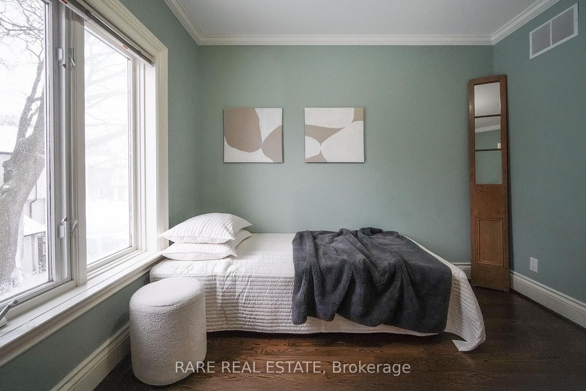 33 Red Deer Avenue - Detached photo 9 of 10 in Birch Cliff / Cliffside, Ontario