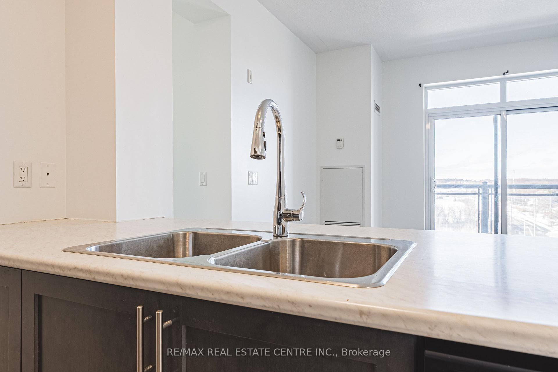2486 Old Bronte Road Unit 706 - Condo photo 9 of 38 in Oakville, Ontario