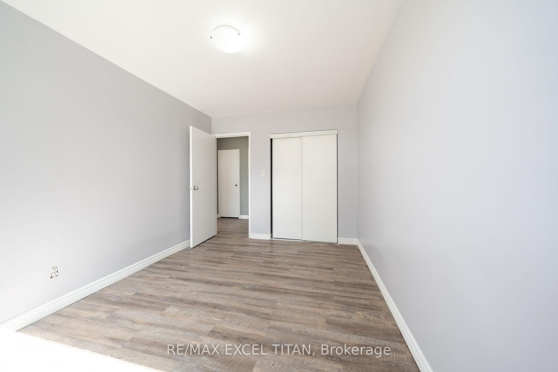 799 Robinson Street Unit 11 - Condo photo 3 of 13 in Burlington, Ontario