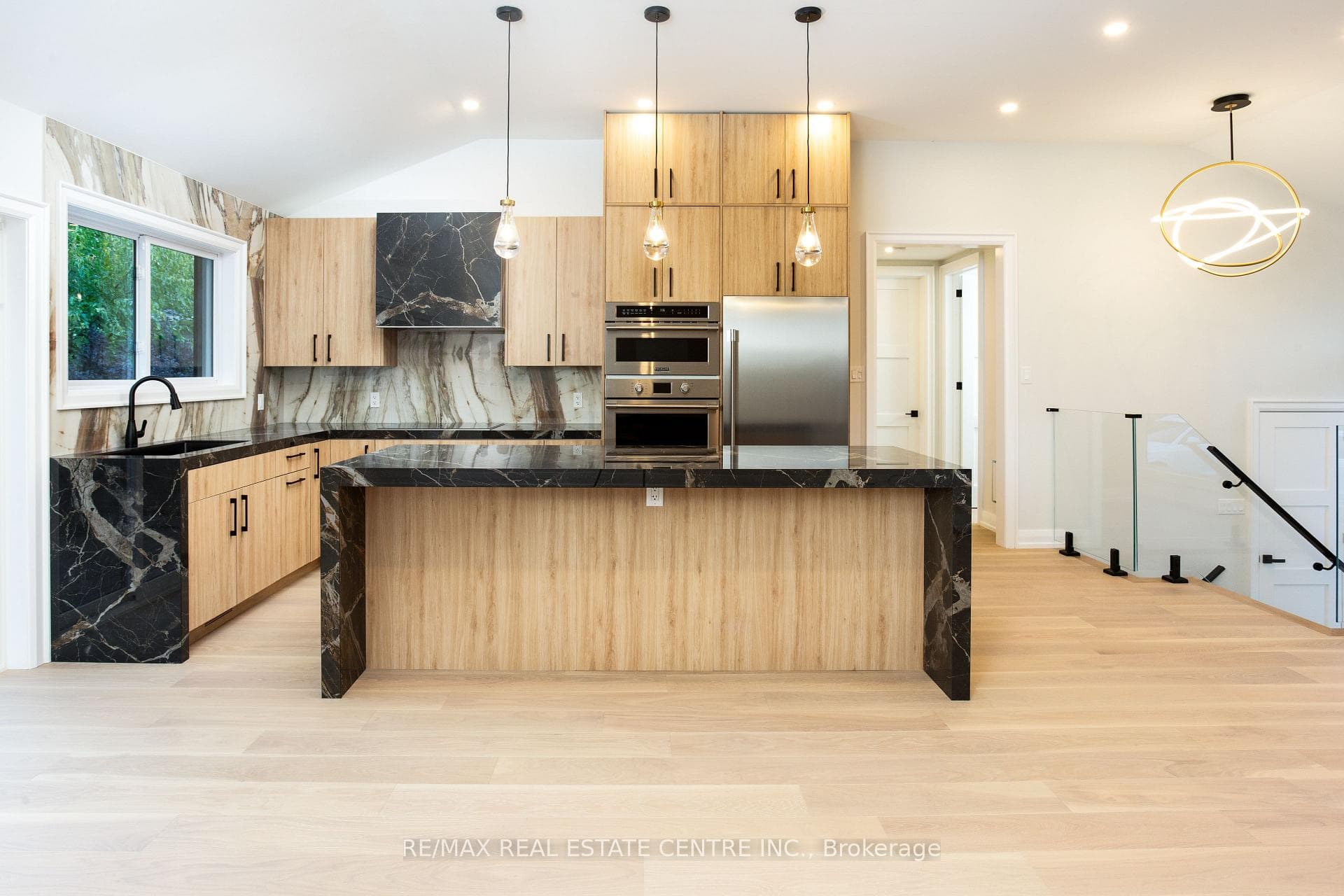 446 Willis Drive - Detached photo 6 of 35 in Oakville, Ontario