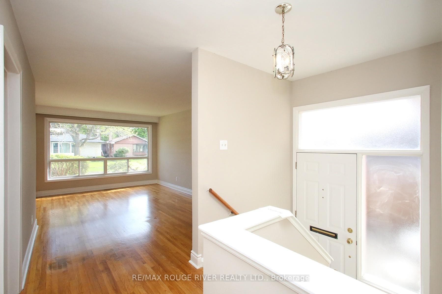 19 Thornbeck Drive - Detached photo 8 of 25 in Scarborough (West Hill / Highland Creek), Ontario