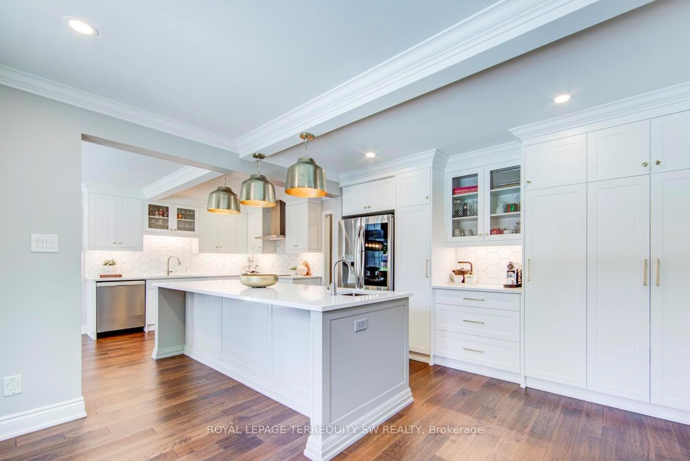 2025 Parklane Crescent - Detached photo 10 of 50 in Burlington, Ontario