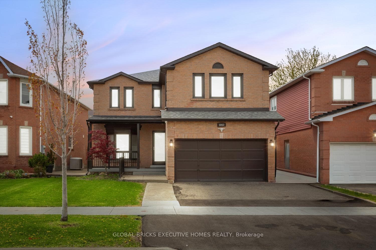 5952 Grossbeak Drive - home for sale in Mississauga, Ontario