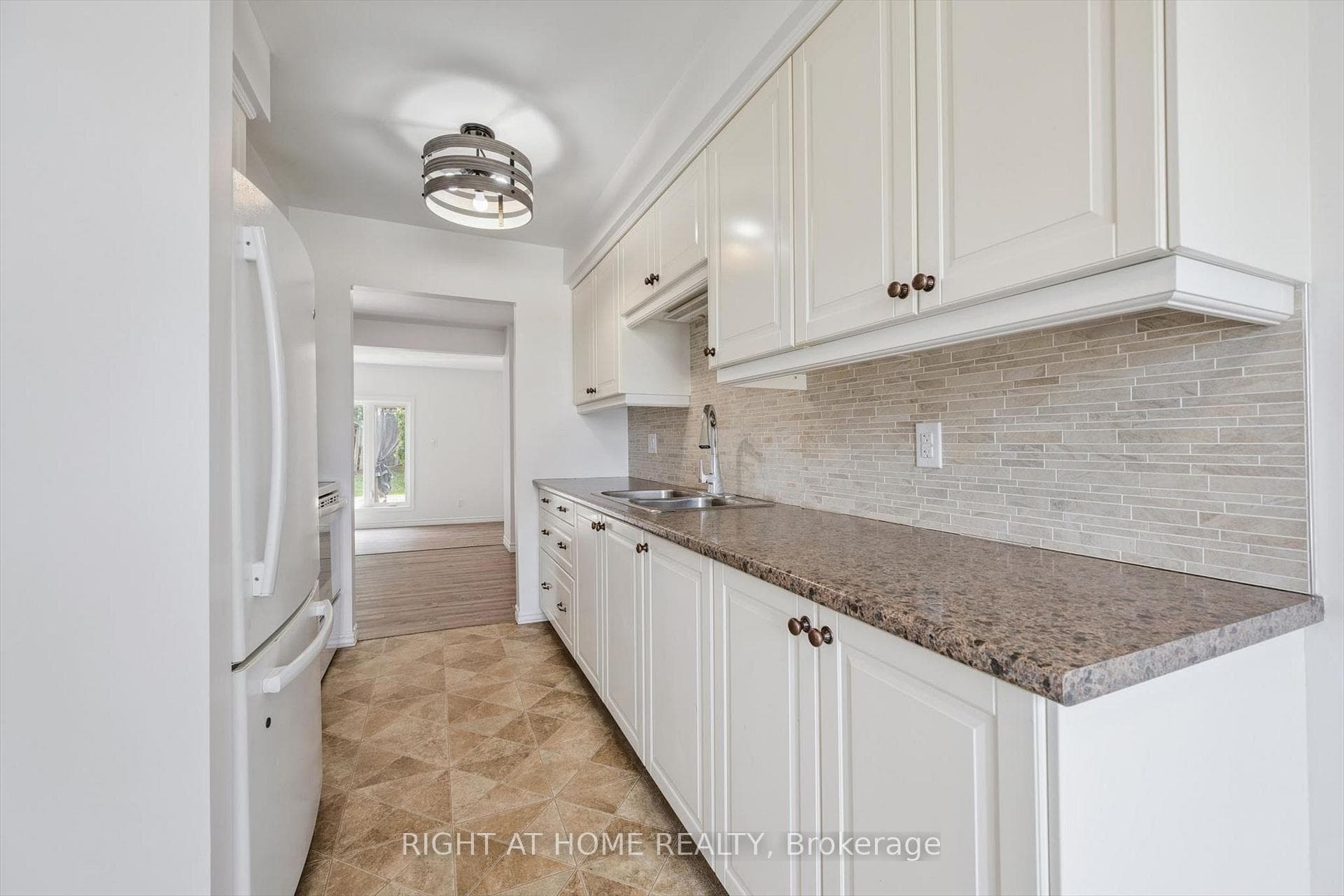 2432 Malcolm Crescent - Detached photo 7 of 35 in Burlington, Ontario