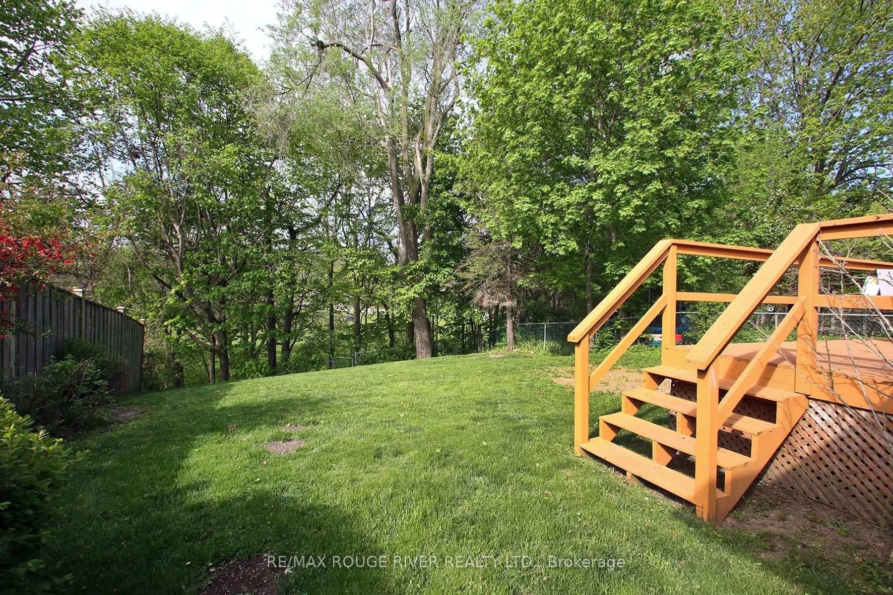 19 Thornbeck Drive - Detached photo 7 of 25 in Scarborough (West Hill / Highland Creek), Ontario