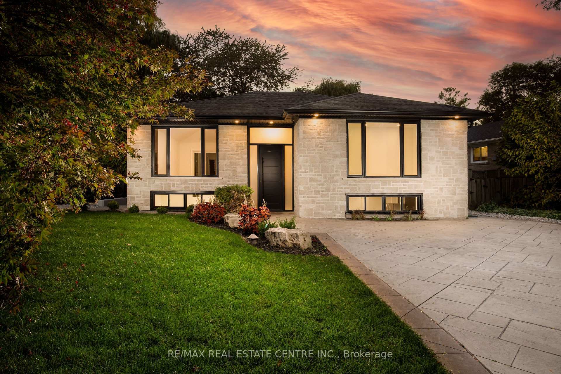 446 Willis Drive - Detached photo 2 of 35 in Oakville, Ontario