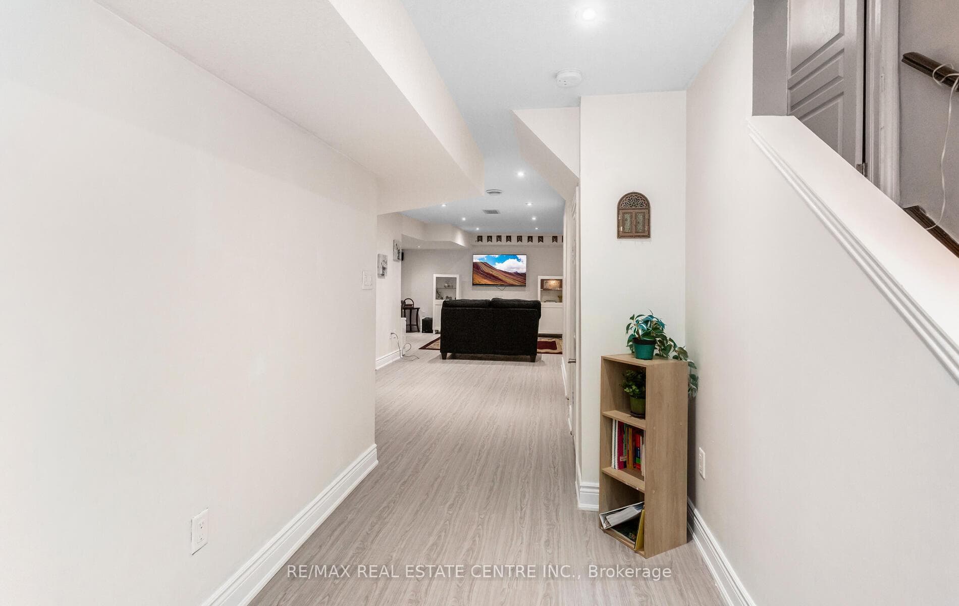 31 Rianna Court - Single Family Home photo 35 of 50 in Hamilton, Ontario