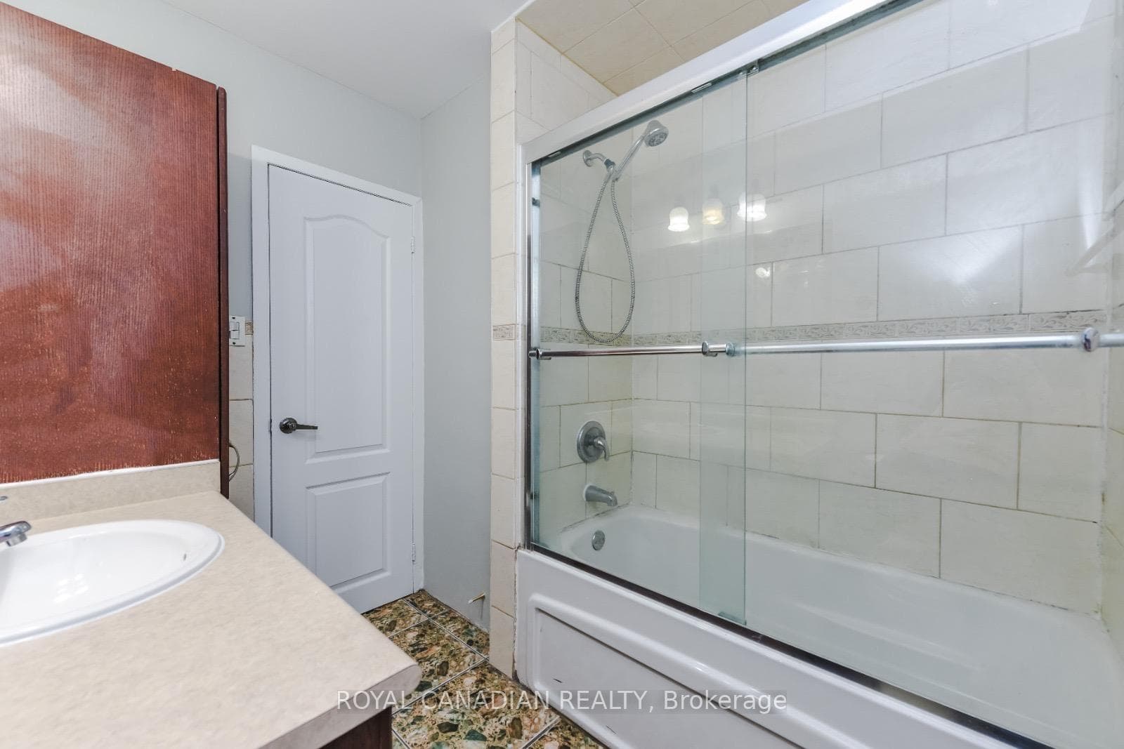 7566 Lockington Crescent - Detached photo 22 of 48 in Mississauga, Ontario