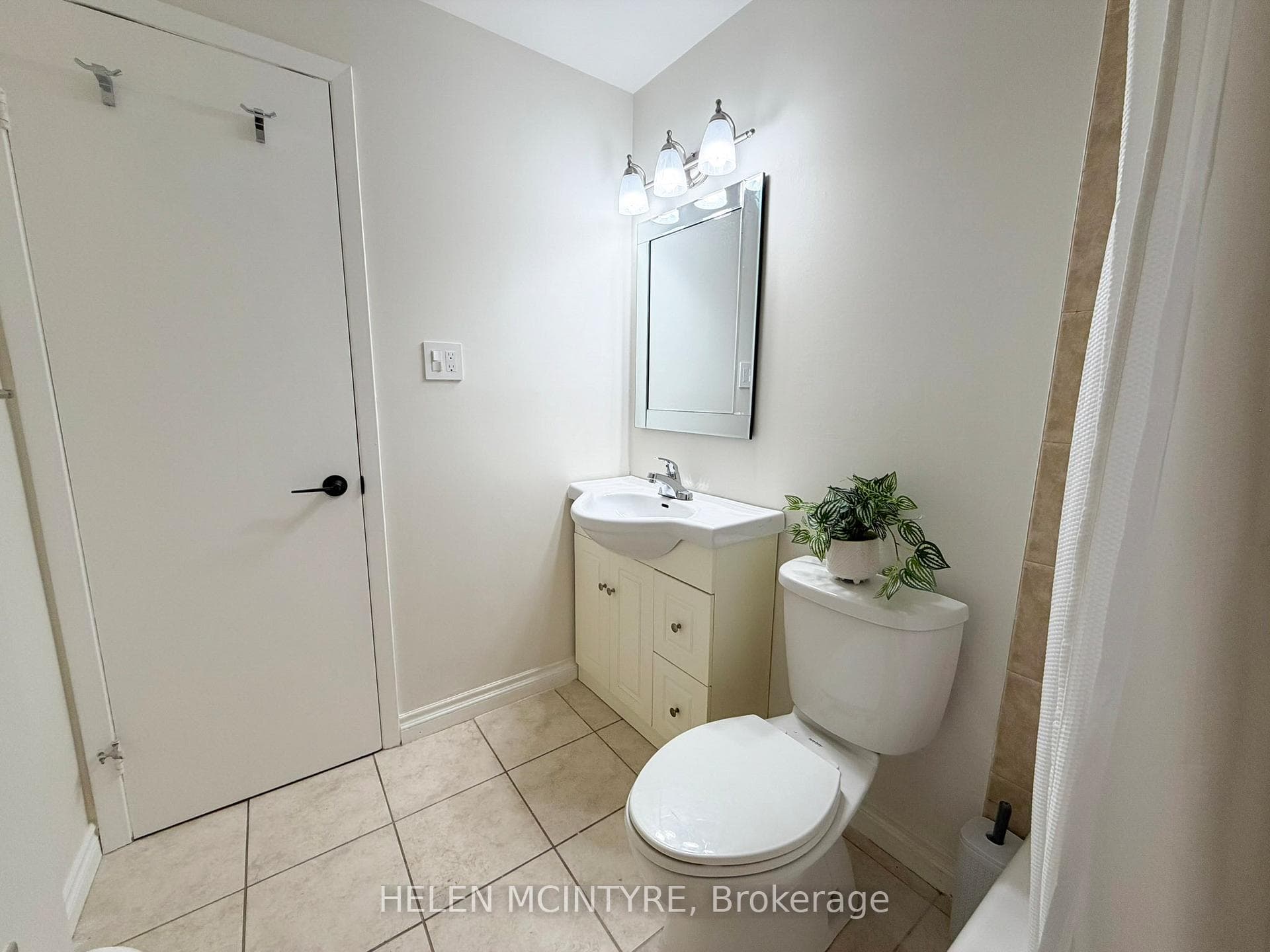 140 Ripley Court Unit 4 - Townhouse photo 18 of 47 in Oakville, Ontario