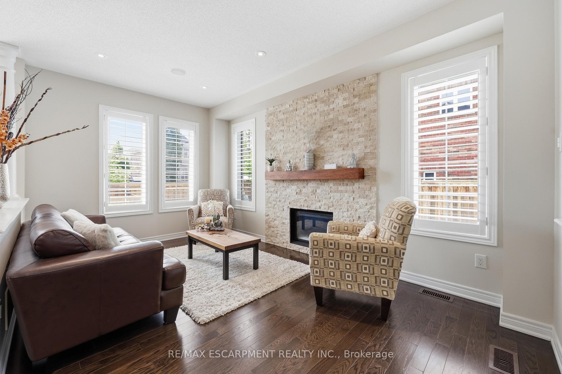 4645 Doug Wright Drive - Detached photo 9 of 47 in Burlington, Ontario