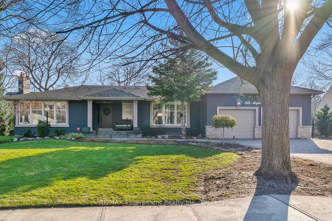 214 MAPLE GROVE Drive - Detached for sale in Glen Abbey, Ontario