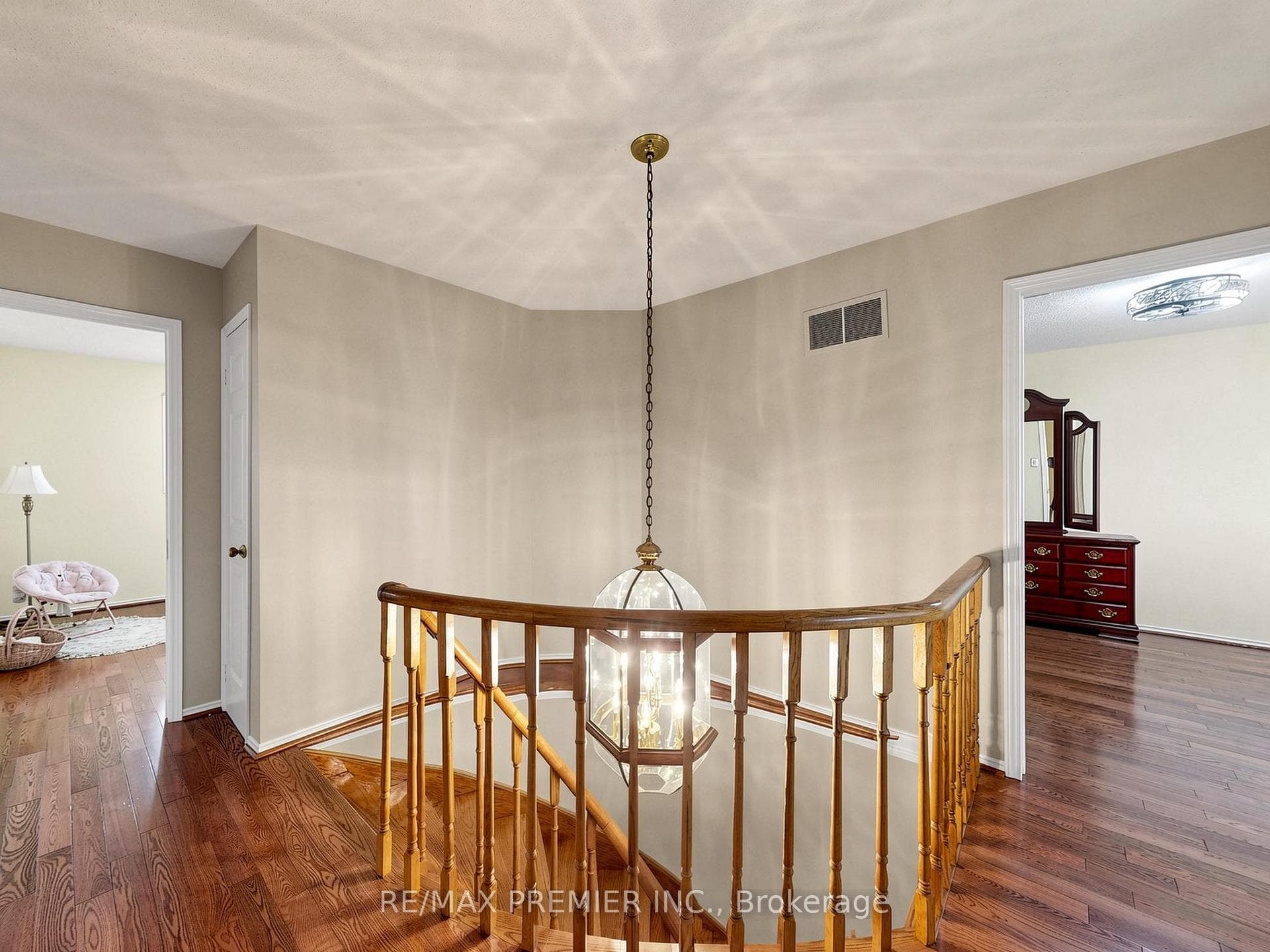 4579 Guildwood Way - Detached photo 16 of 31 in Mississauga, Ontario