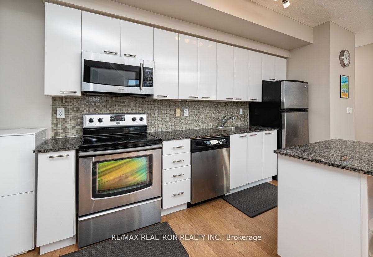 15 Bruyeres Mews Unit 1008 - Condo photo 10 of 33 in Downtown Toronto / Waterfront, Ontario